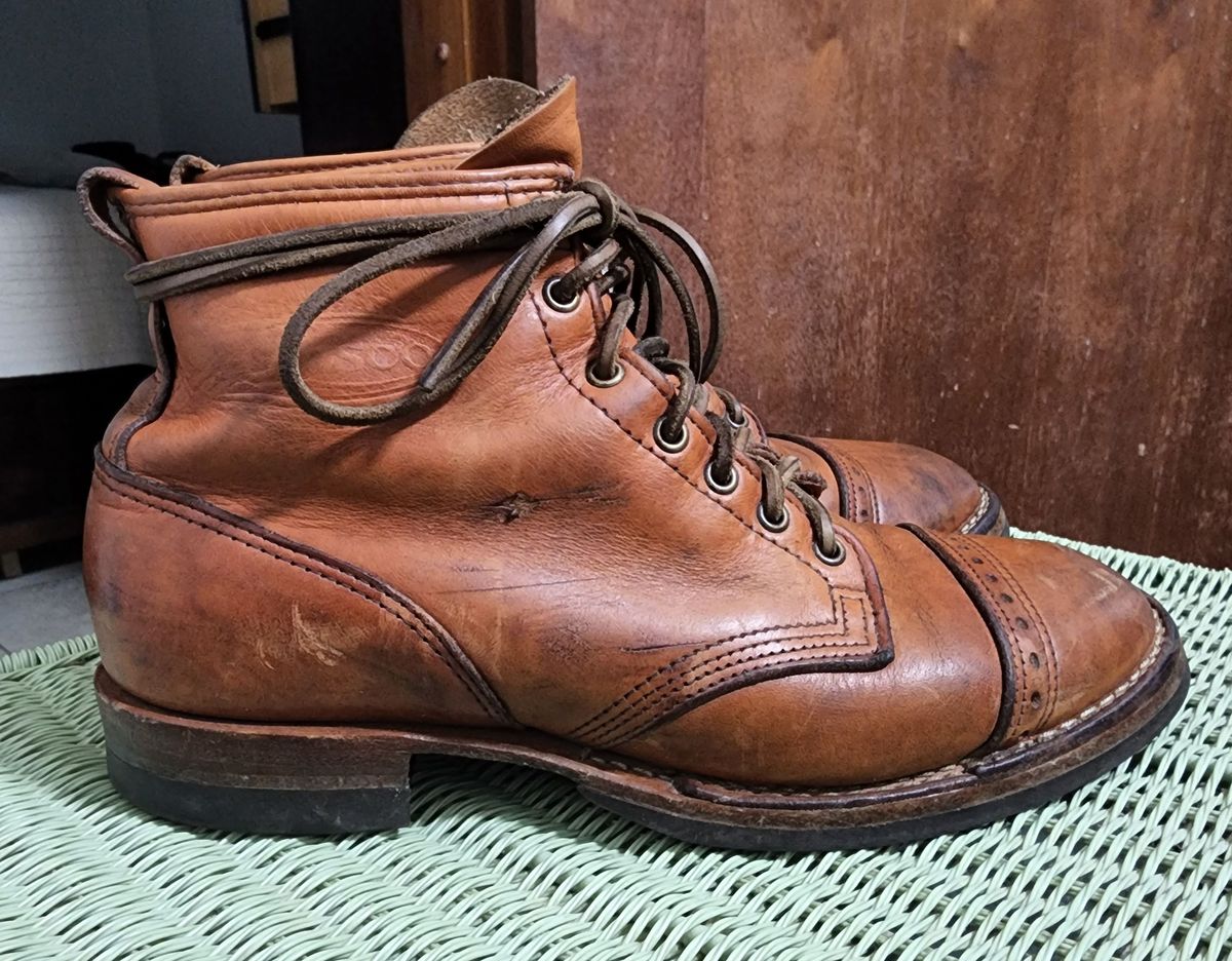 Photo by patinathunderdome on March 6, 2022 of the Wesco Hendrik in Horween Natural Essex.