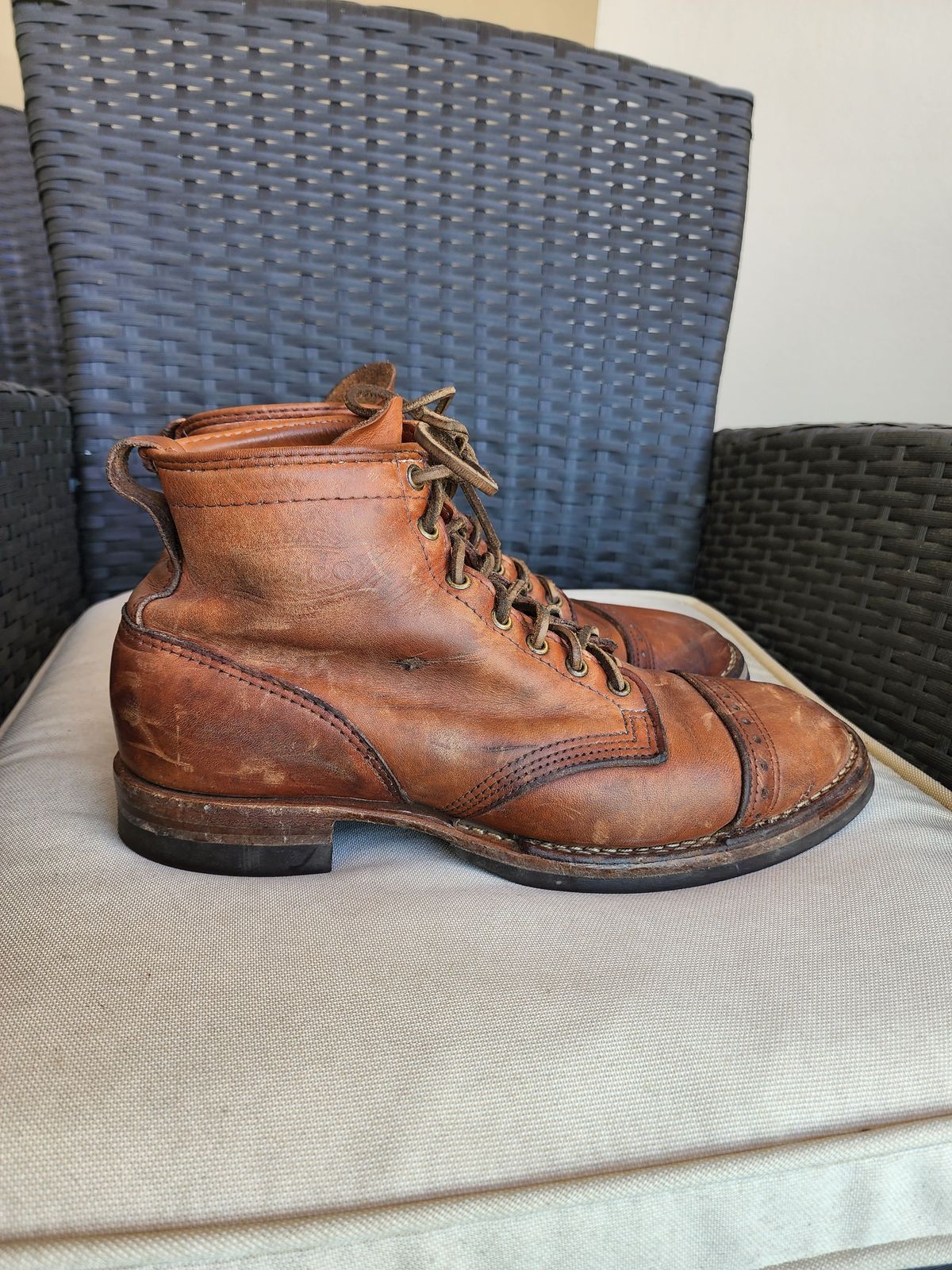 Photo by patinathunderdome on April 5, 2022 of the Wesco Hendrik in Horween Natural Essex.