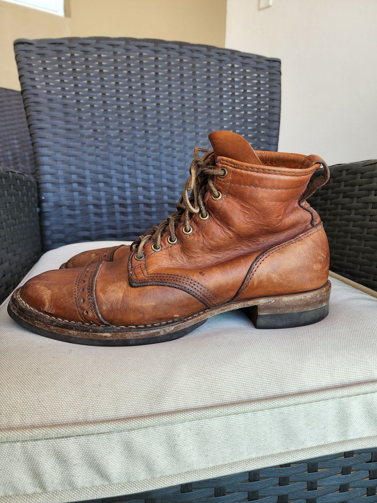 Photo by patinathunderdome on April 5, 2022 of the Wesco Hendrik in Horween Natural Essex.