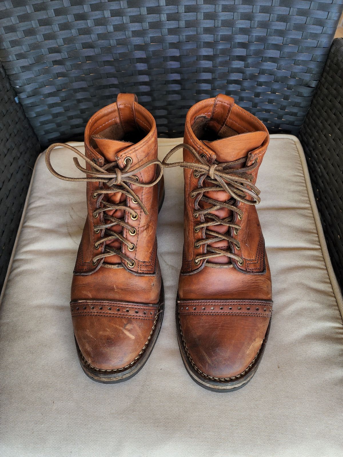 Photo by patinathunderdome on April 5, 2022 of the Wesco Hendrik in Horween Natural Essex.