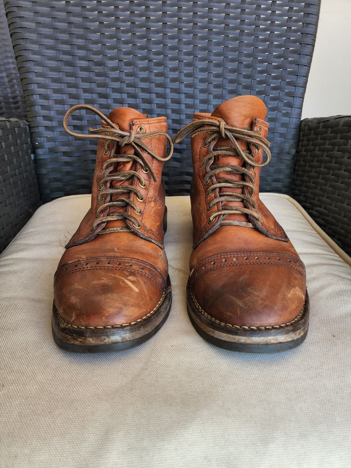 Photo by patinathunderdome on April 5, 2022 of the Wesco Hendrik in Horween Natural Essex.