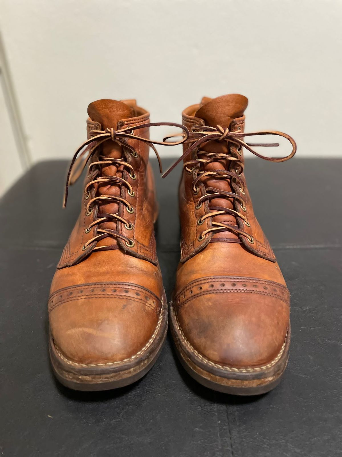 Photo by patinathunderdome on May 6, 2022 of the Wesco Hendrik in Horween Natural Essex.