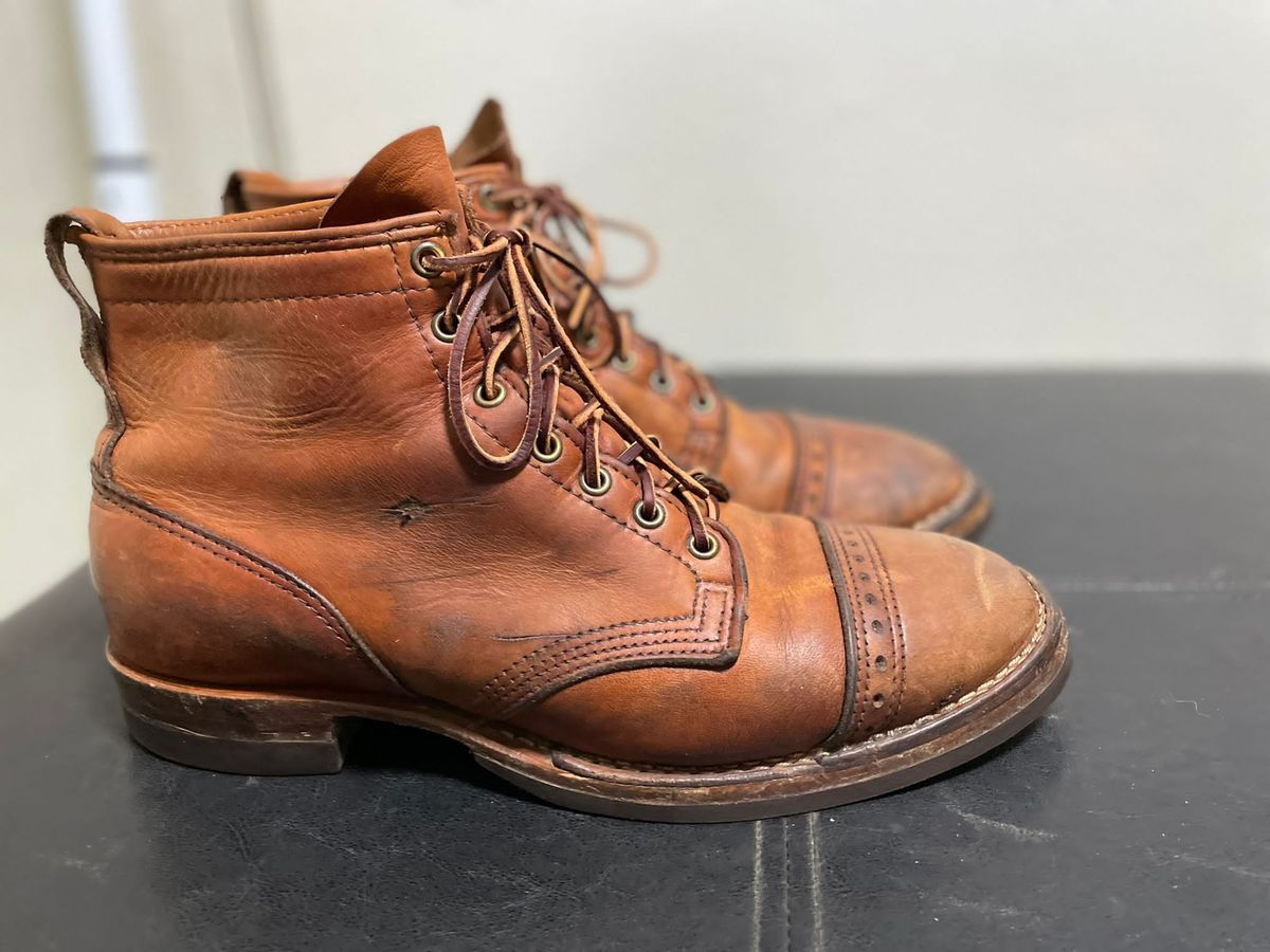 Photo by patinathunderdome on May 6, 2022 of the Wesco Hendrik in Horween Natural Essex.