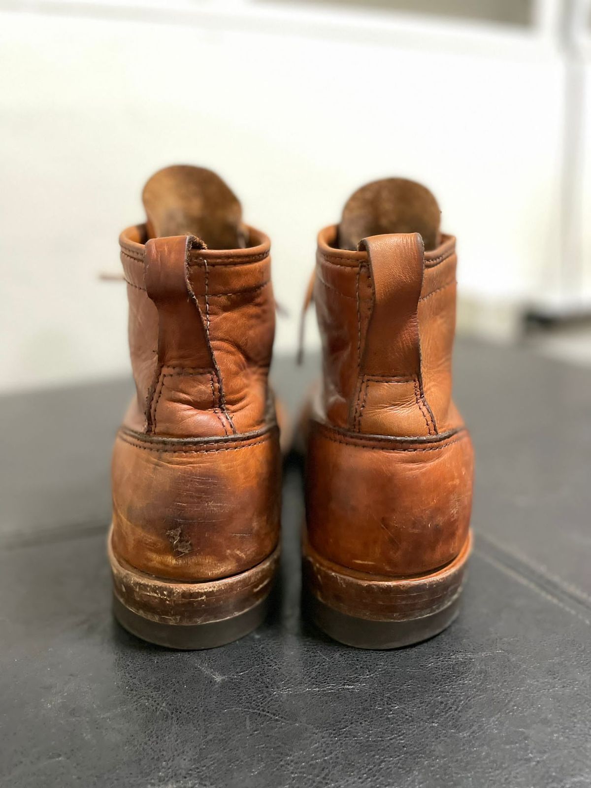 Photo by patinathunderdome on May 6, 2022 of the Wesco Hendrik in Horween Natural Essex.