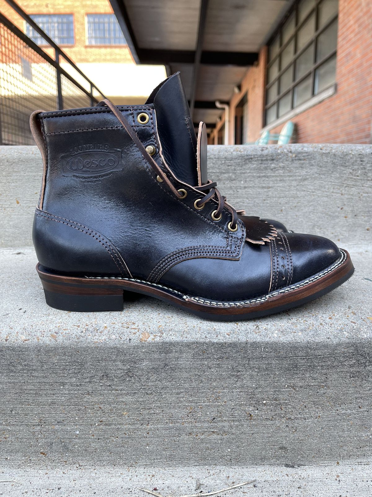 Photo by patinathunderdome on November 4, 2021 of the Wesco Hendrik in Maryam Black Horsebutt.