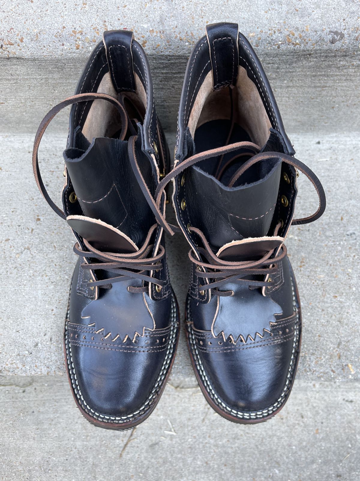 Photo by patinathunderdome on November 4, 2021 of the Wesco Hendrik in Maryam Black Horsebutt.