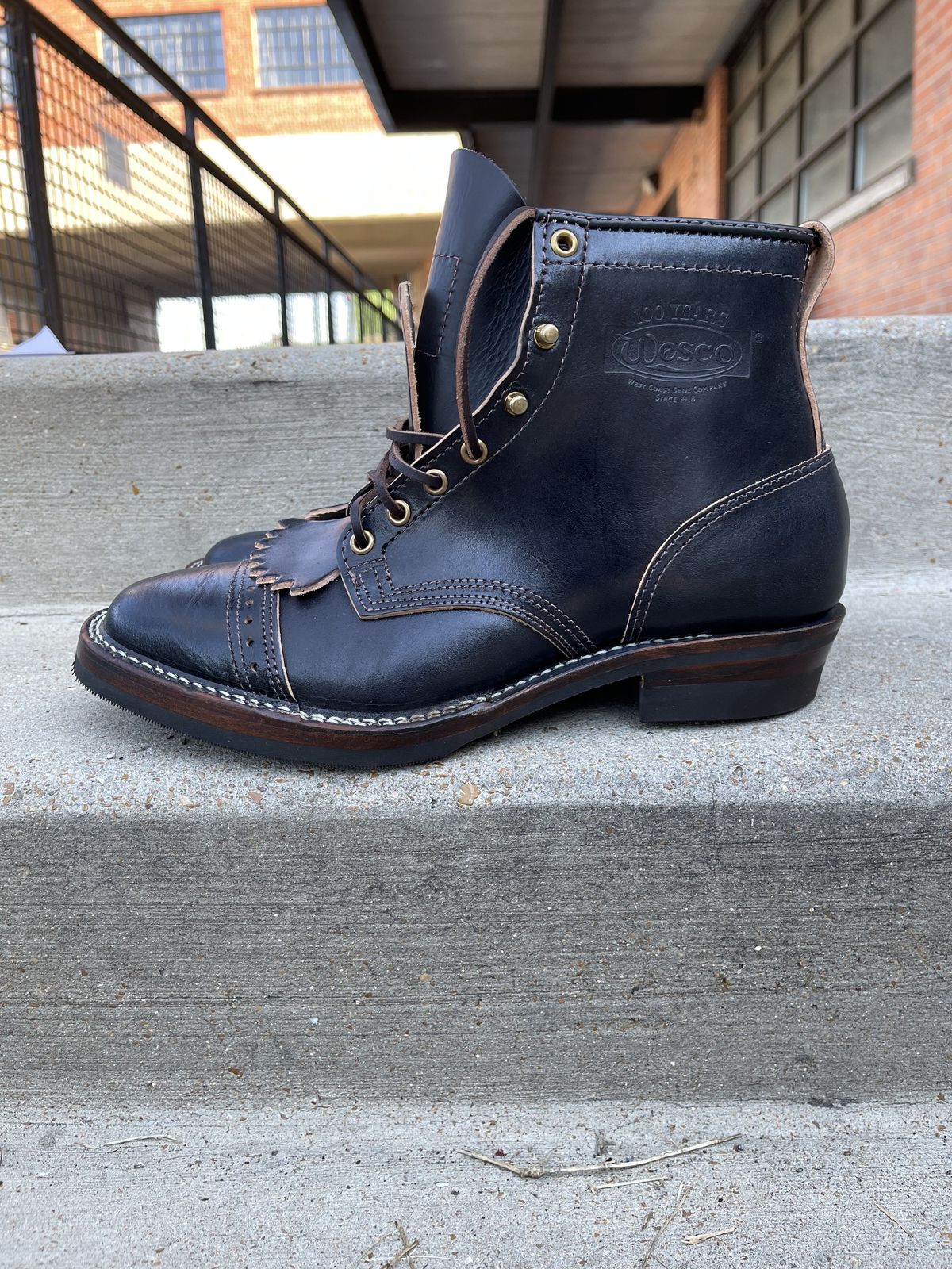 Photo by patinathunderdome on November 4, 2021 of the Wesco Hendrik in Maryam Black Horsebutt.
