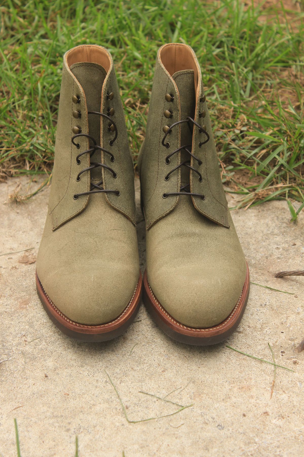 Photo by patinathunderdome on October 1, 2021 of the Rider Boot Co. Dundalk in Lo Stivale Olive Reverso Calf.