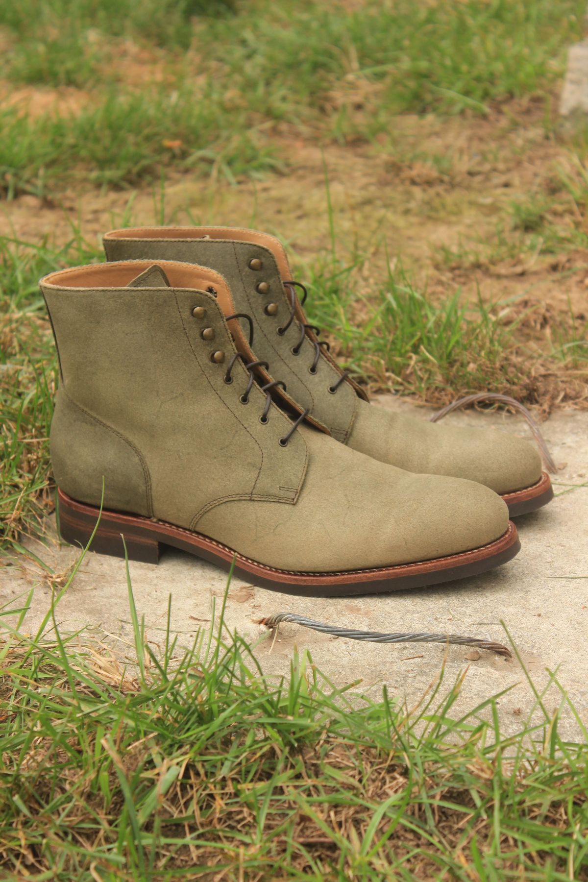Photo by patinathunderdome on October 1, 2021 of the Rider Boot Co. Dundalk in Lo Stivale Olive Reverso Calf.