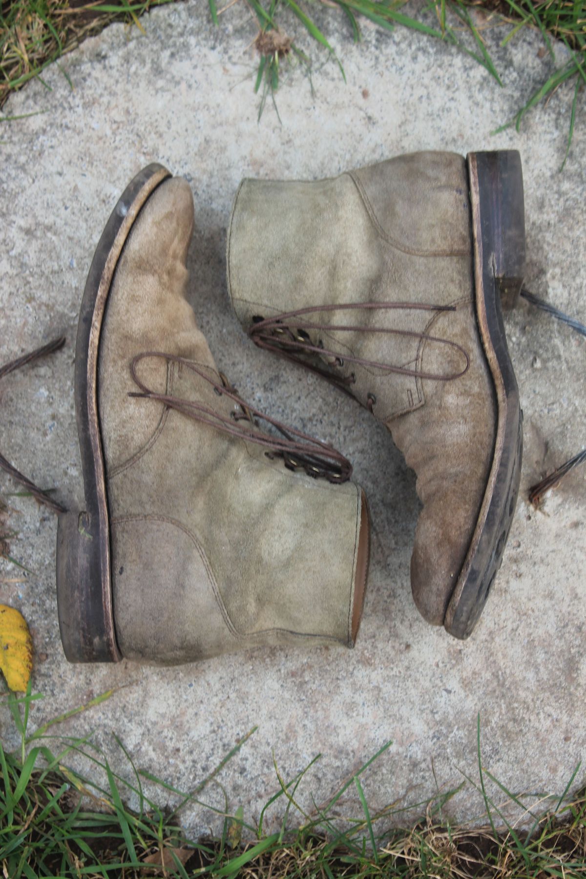 Photo by patinathunderdome on November 1, 2021 of the Rider Boot Co. Dundalk in Lo Stivale Olive Reverso Calf.