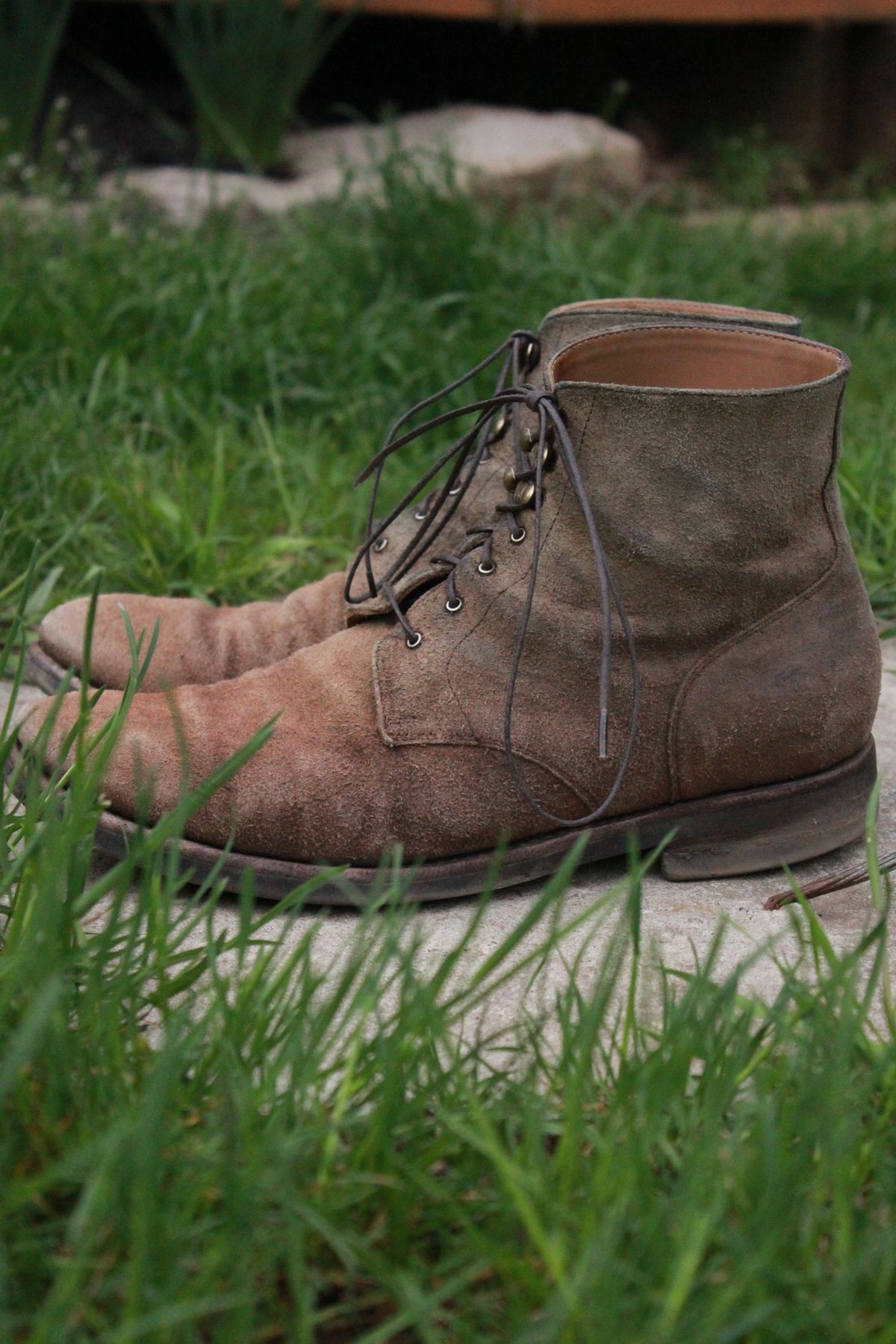 Photo by patinathunderdome on May 6, 2022 of the Rider Boot Co. Dundalk in Lo Stivale Olive Reverso Calf.