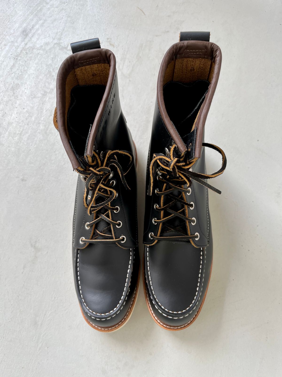 Photo by patinathunderdome on September 30, 2022 of the Red Wing 8-Inch Classic Moc in S.B. Foot Black Klondike.