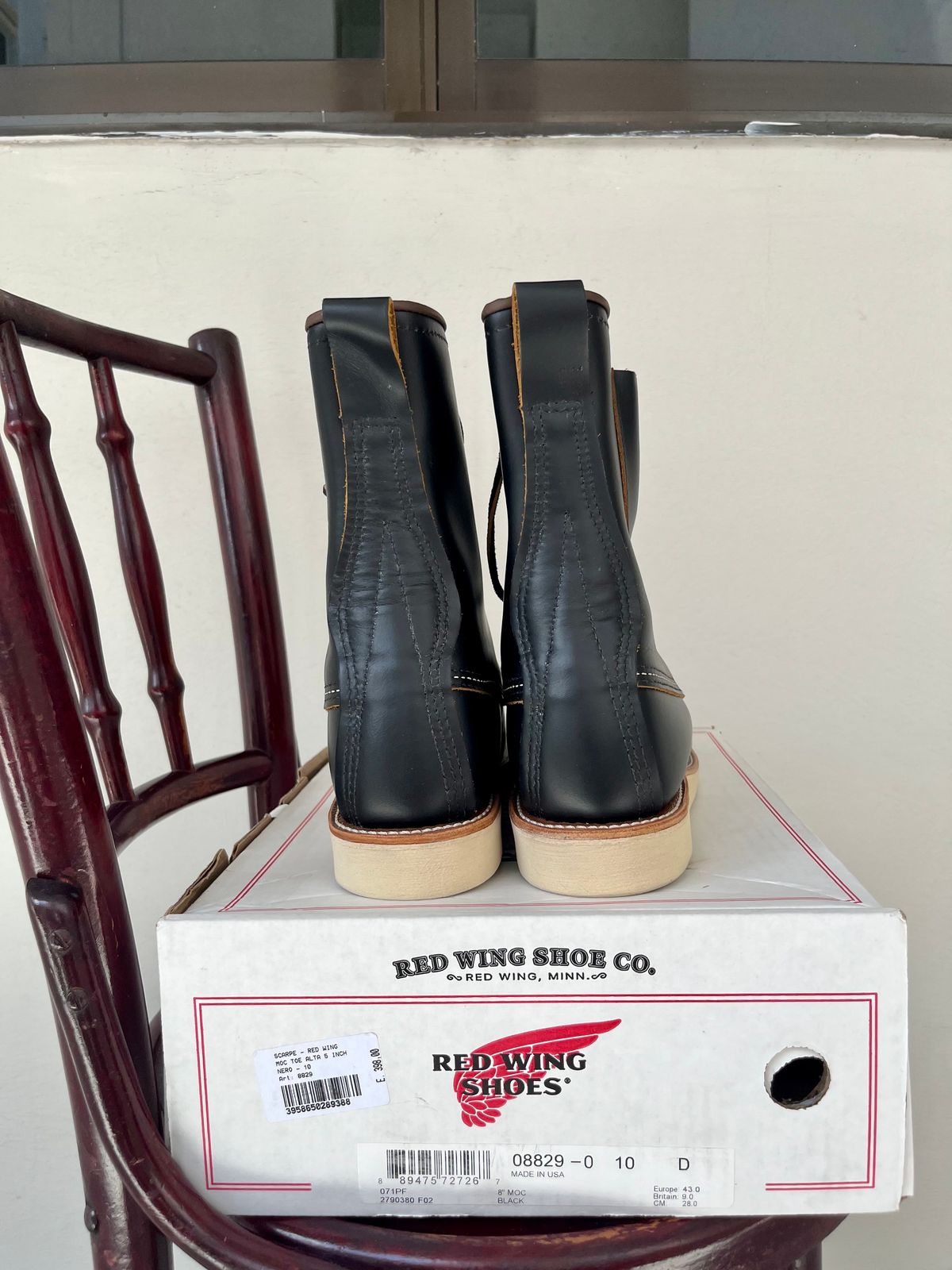 Photo by patinathunderdome on October 2, 2022 of the Red Wing 8-Inch Classic Moc in S.B. Foot Black Klondike.