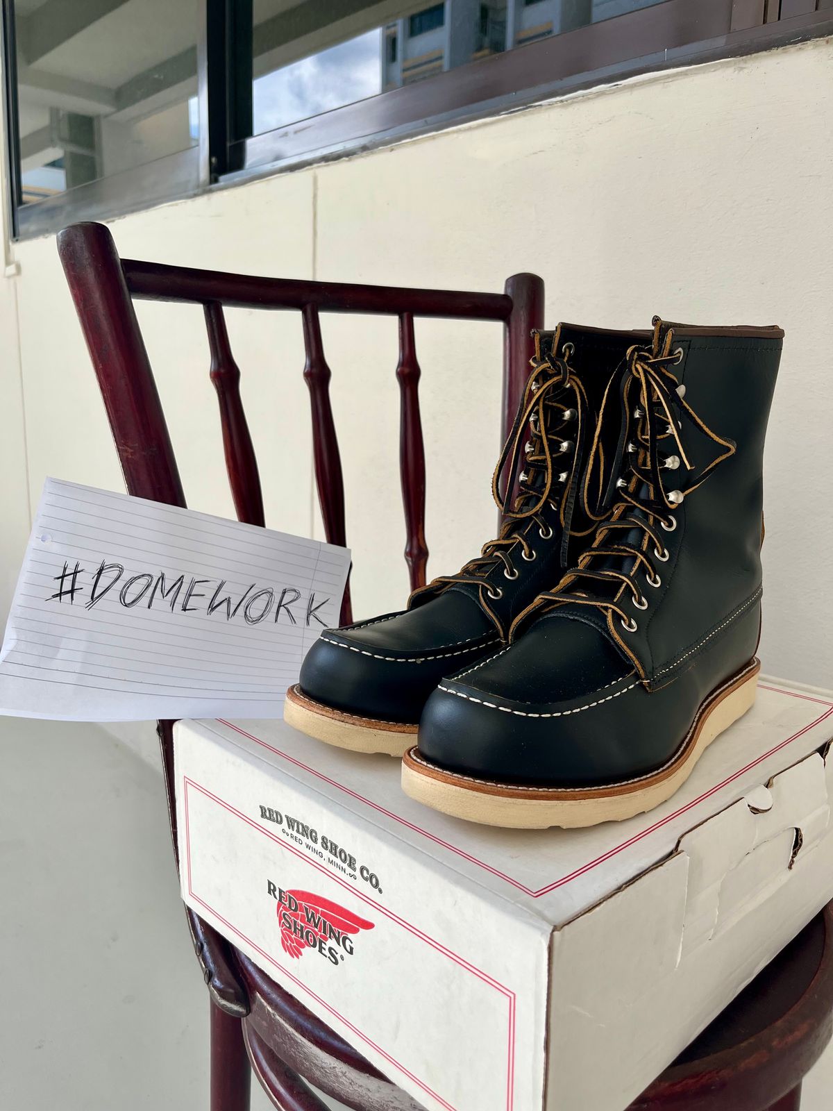 Photo by patinathunderdome on October 2, 2022 of the Red Wing 8-Inch Classic Moc in S.B. Foot Black Klondike.