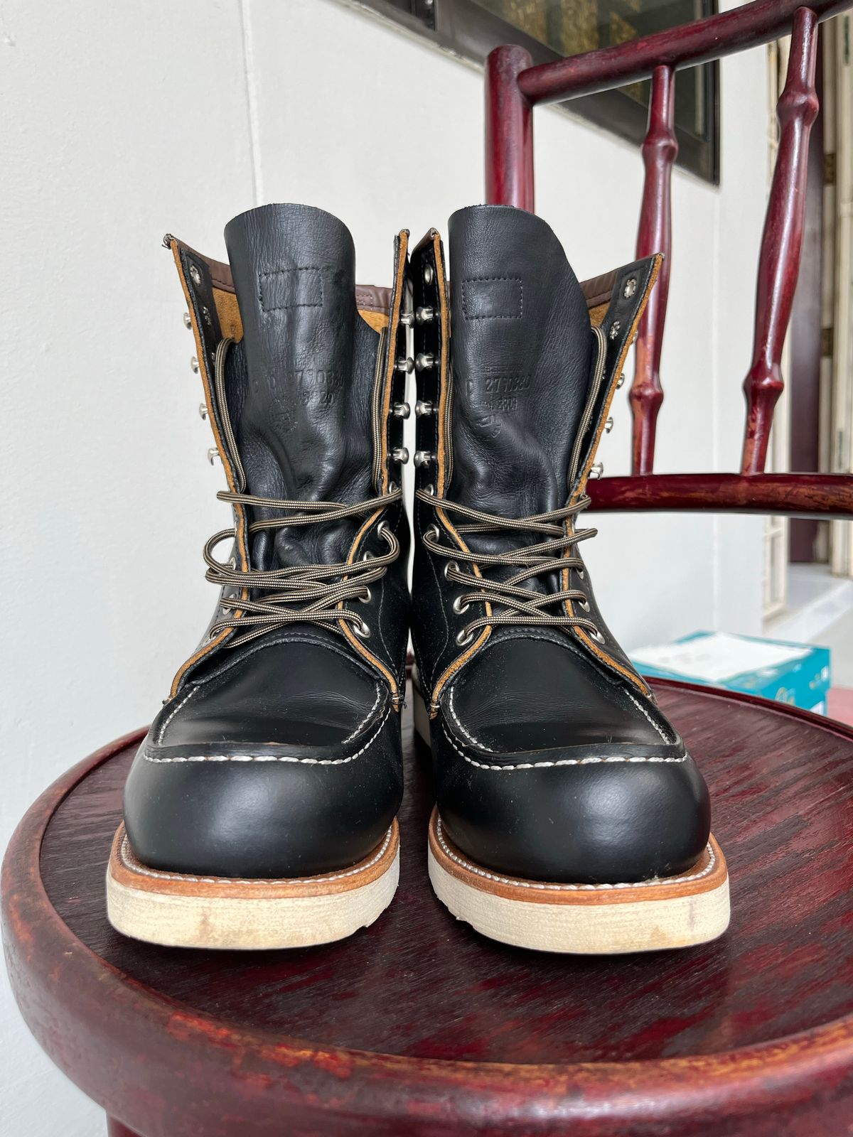 Photo by patinathunderdome on November 5, 2022 of the Red Wing 8-Inch Classic Moc in S.B. Foot Black Klondike.