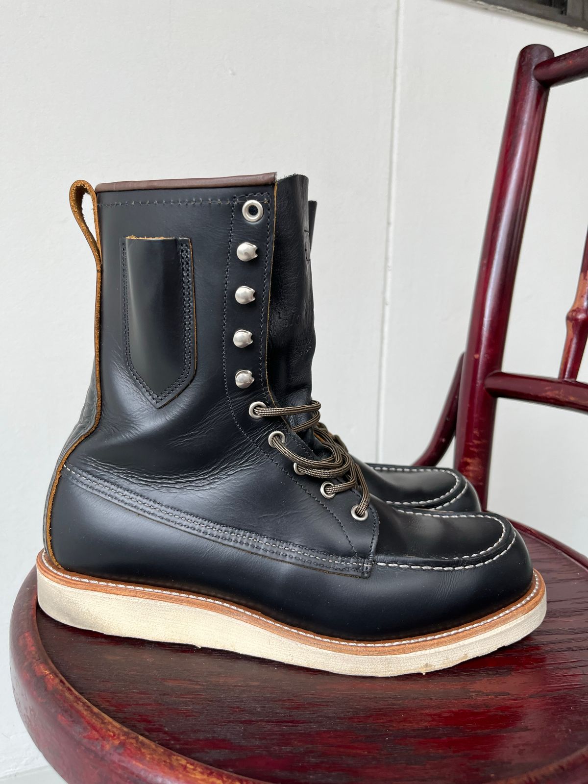 Photo by patinathunderdome on November 5, 2022 of the Red Wing 8-Inch Classic Moc in S.B. Foot Black Klondike.