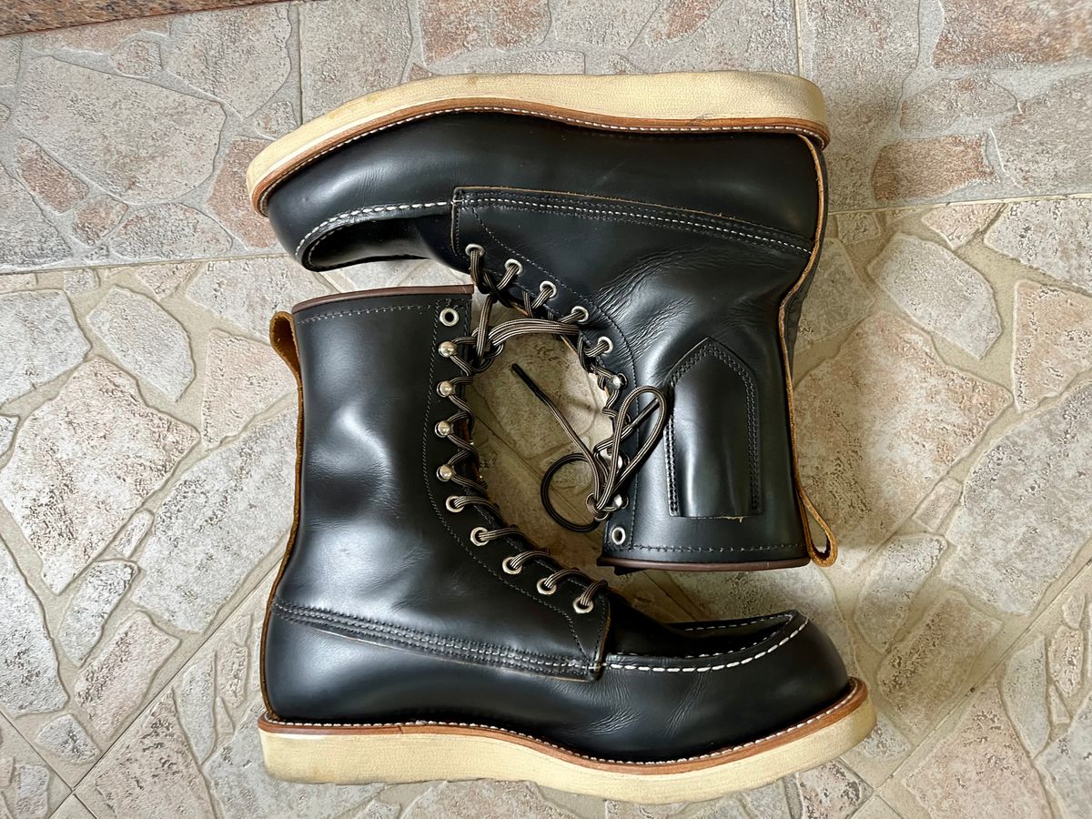 Photo by patinathunderdome on December 5, 2022 of the Red Wing 8-Inch Classic Moc in S.B. Foot Black Klondike.