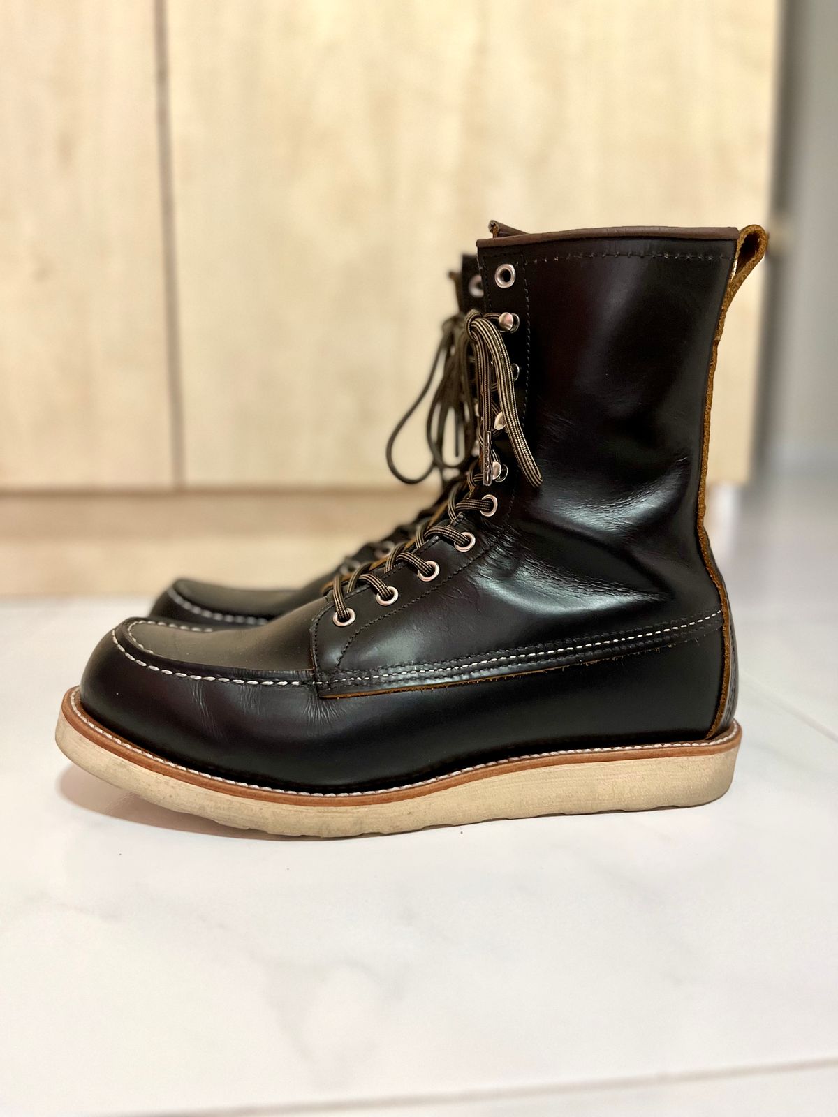 Photo by patinathunderdome on January 5, 2023 of the Red Wing 8-Inch Classic Moc in S.B. Foot Black Klondike.