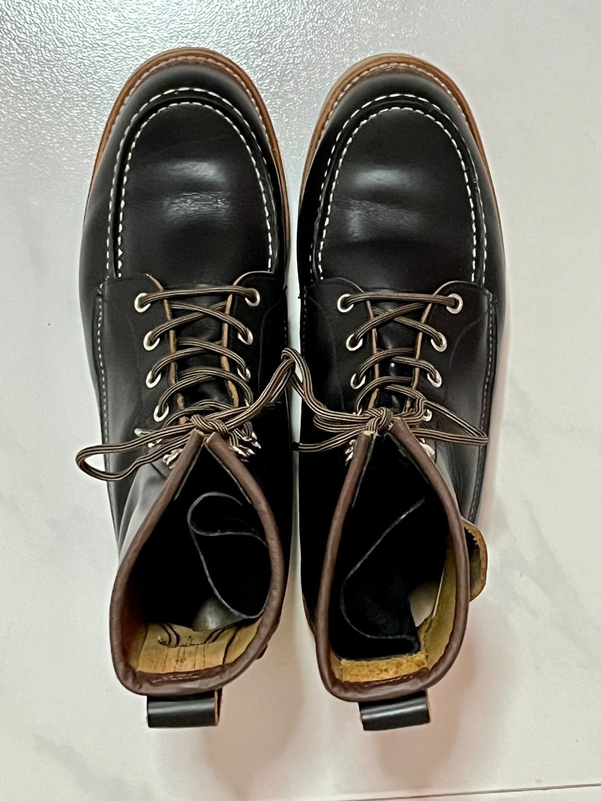 Photo by patinathunderdome on January 5, 2023 of the Red Wing 8-Inch Classic Moc in S.B. Foot Black Klondike.