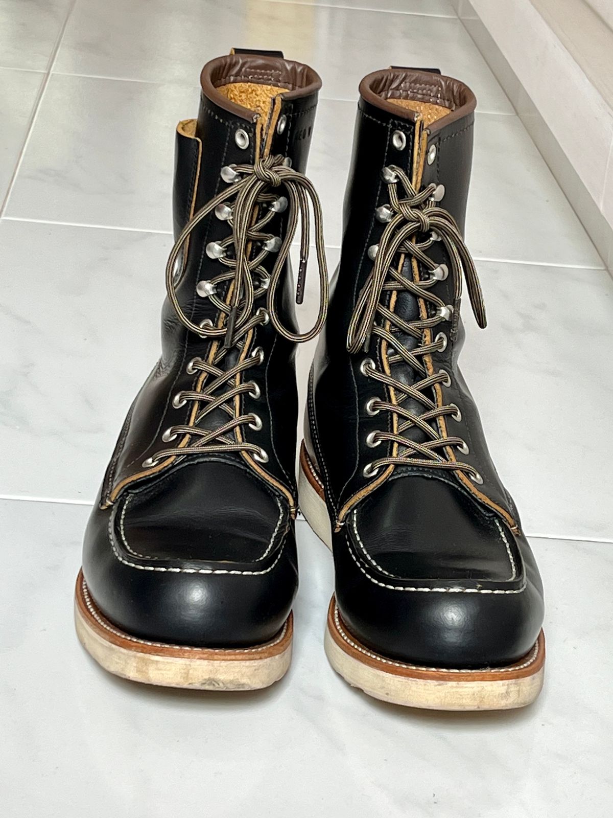 Photo by patinathunderdome on February 6, 2023 of the Red Wing 8-Inch Classic Moc in S.B. Foot Black Klondike.