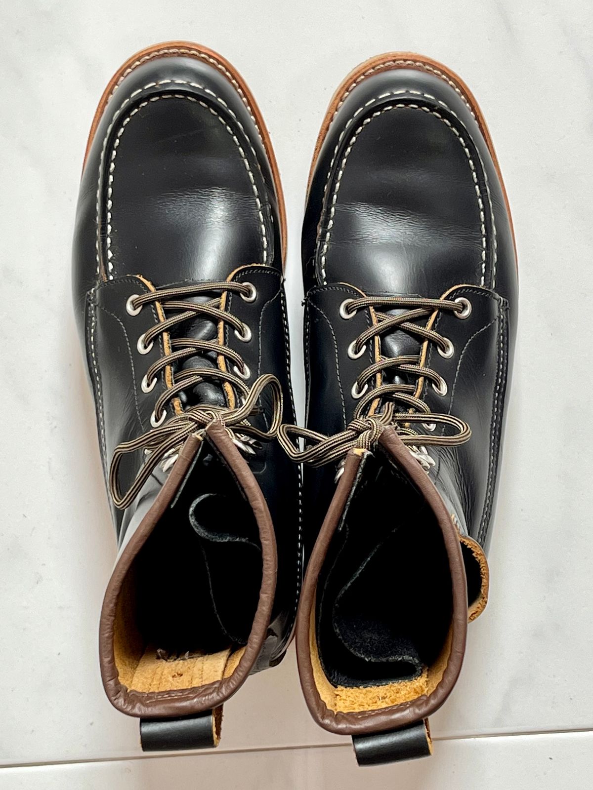 Photo by patinathunderdome on February 6, 2023 of the Red Wing 8-Inch Classic Moc in S.B. Foot Black Klondike.