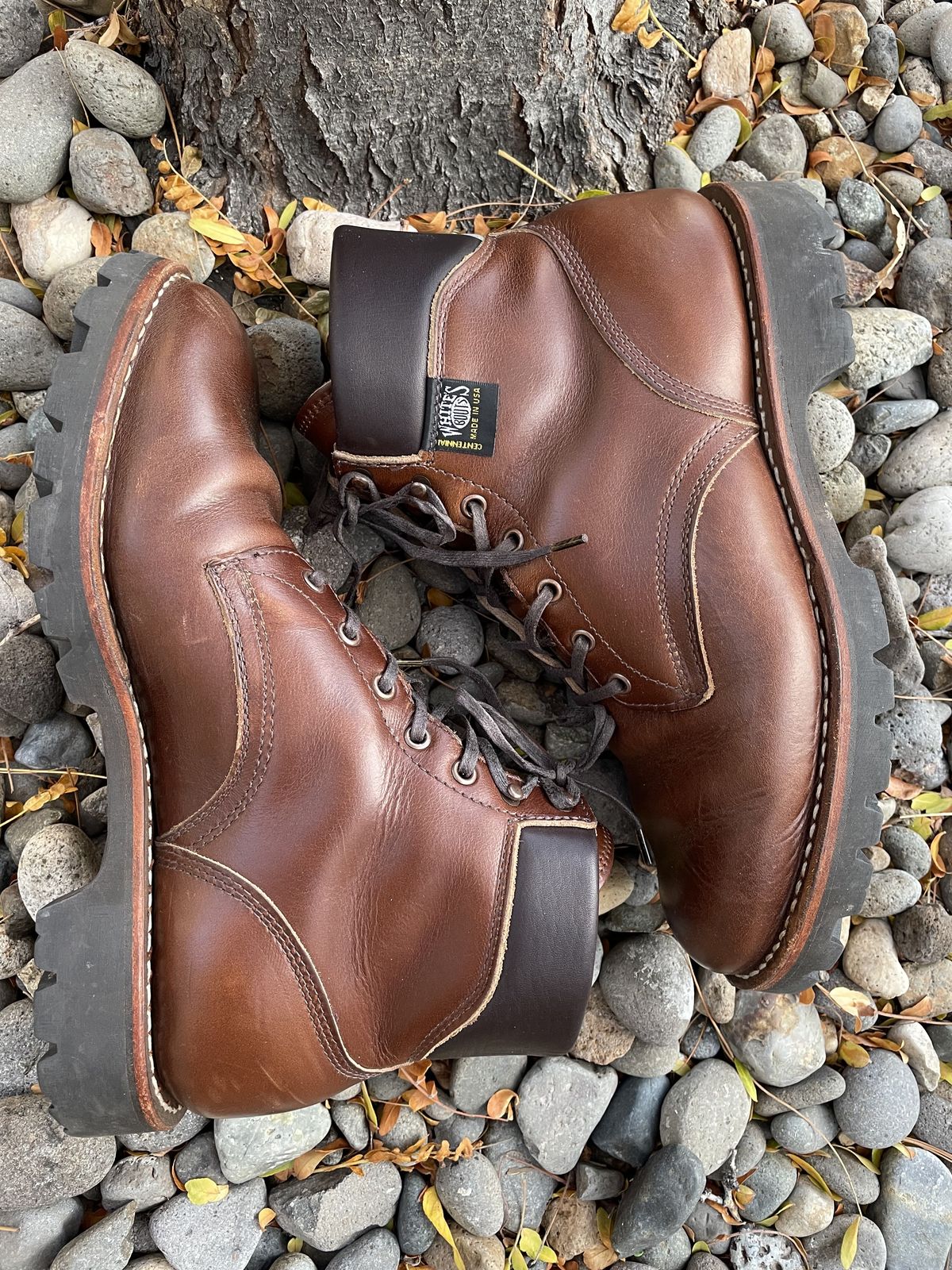 Photo by patinathunderdome on November 3, 2021 of the White's Hiker in Horween British Tan Chromexcel.