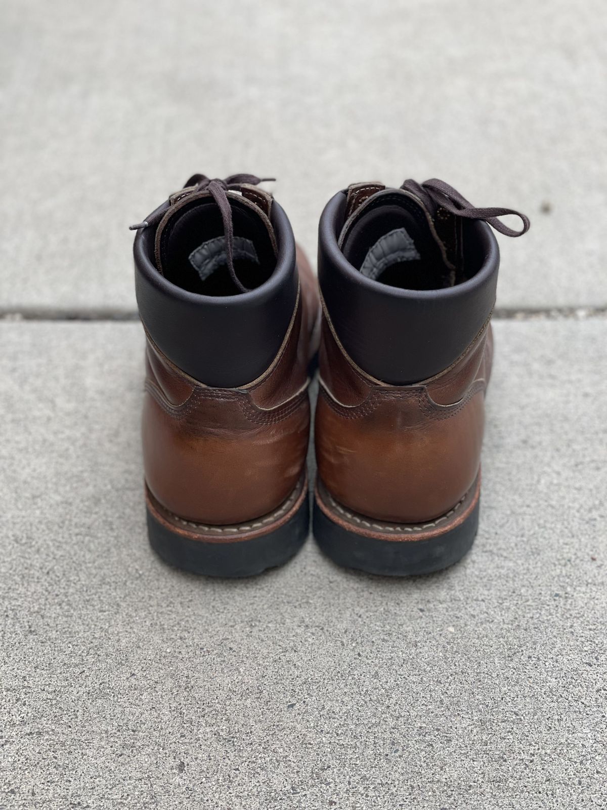 Photo by patinathunderdome on March 5, 2022 of the White's Hiker in Horween British Tan Chromexcel.