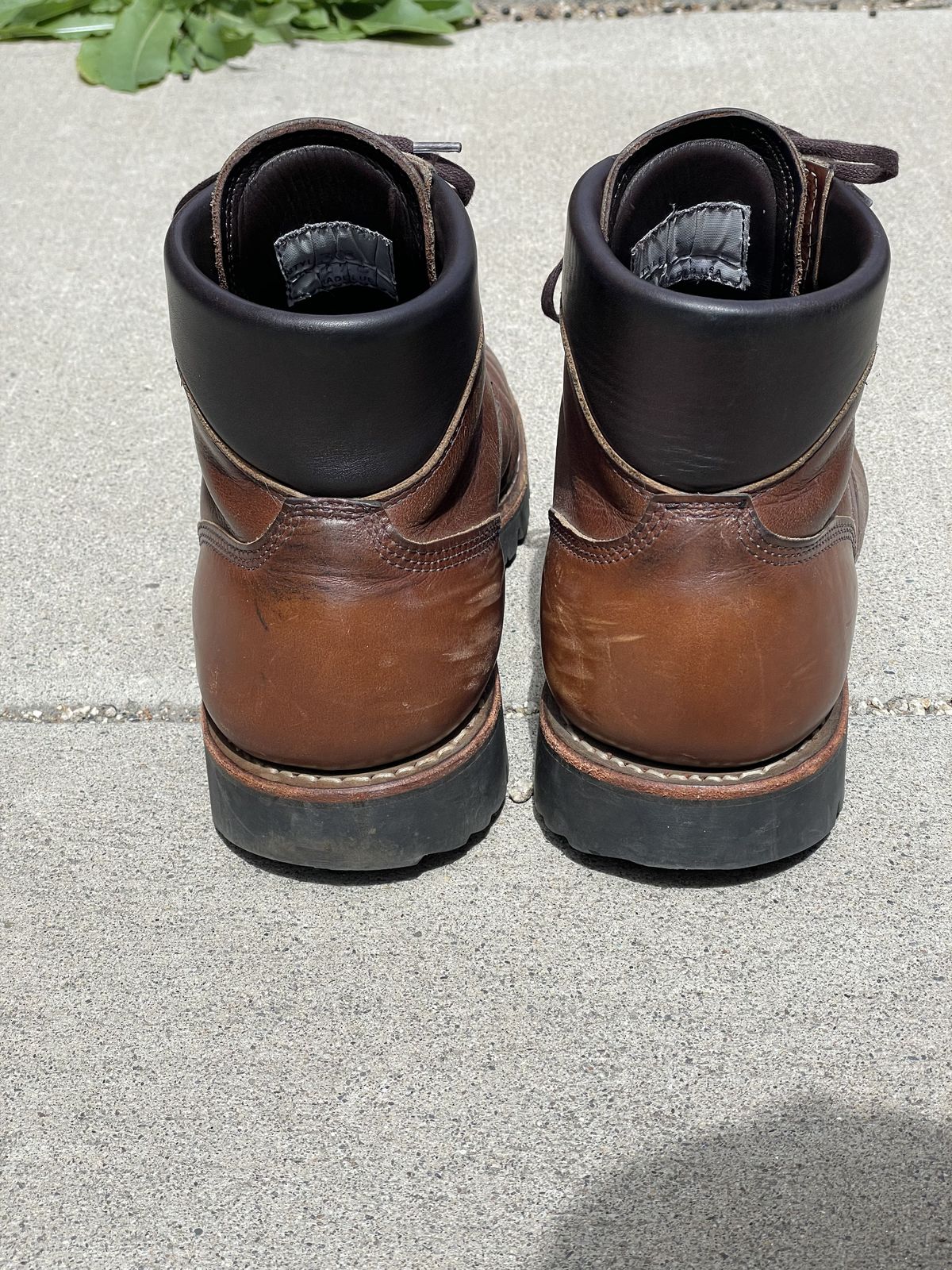 Photo by patinathunderdome on May 5, 2022 of the White's Hiker in Horween British Tan Chromexcel.