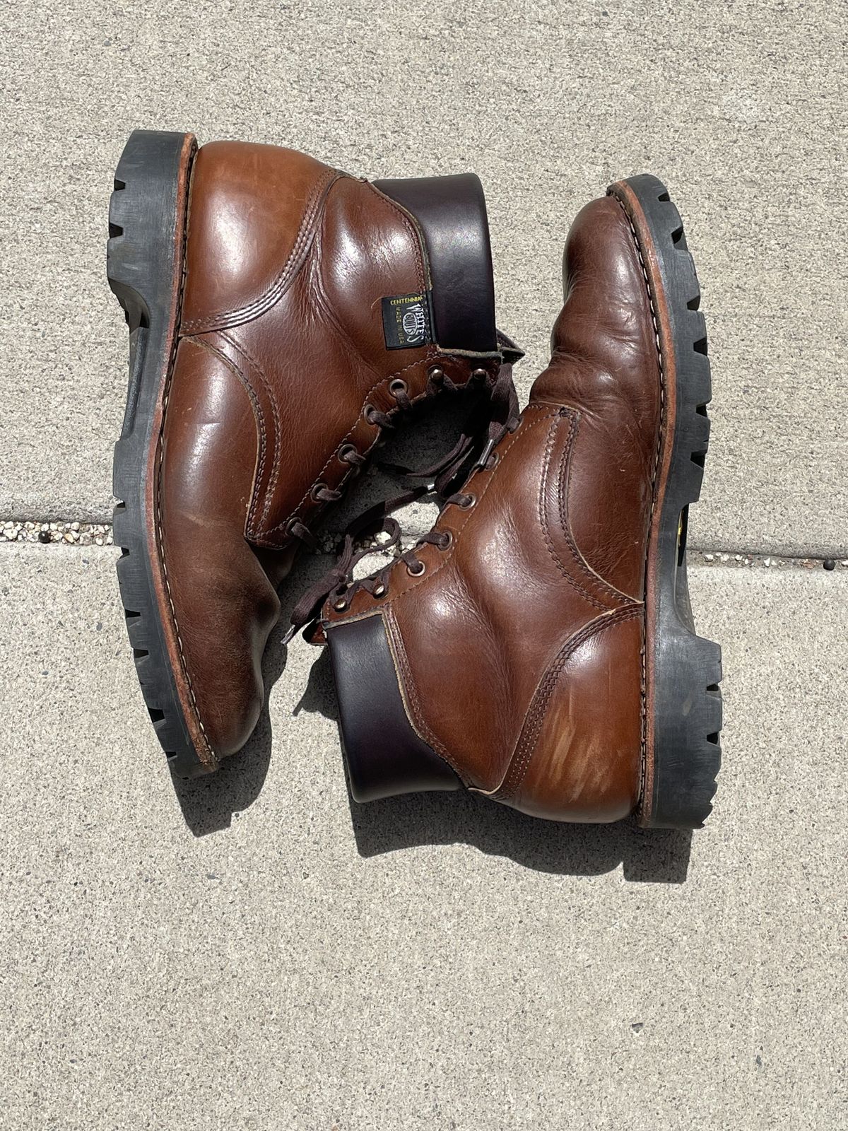 Photo by patinathunderdome on May 5, 2022 of the White's Hiker in Horween British Tan Chromexcel.