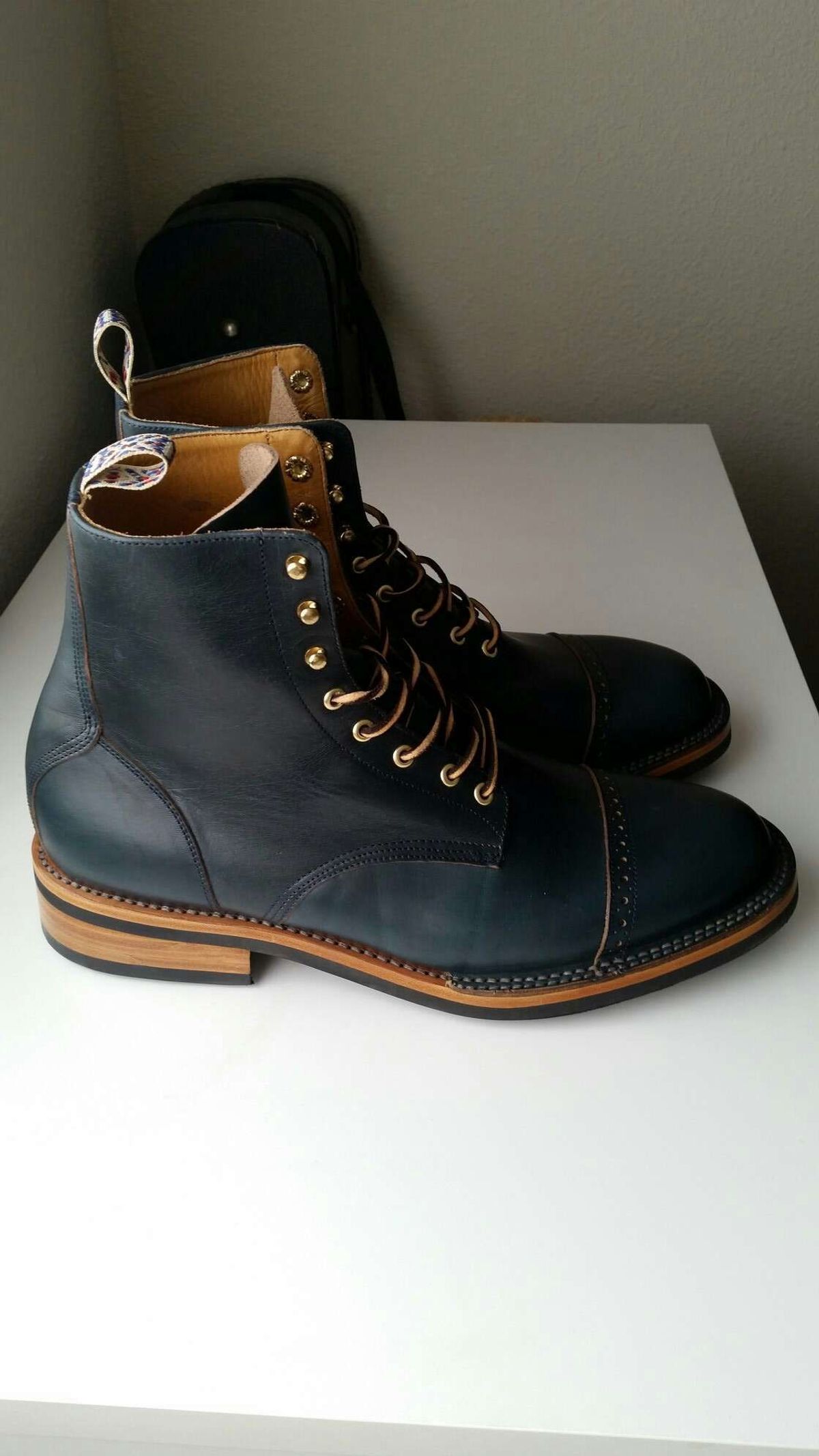 Photo by patinathunderdome on October 4, 2021 of the Unmarked DB Hunter in Horween Navy Chromexcel.
