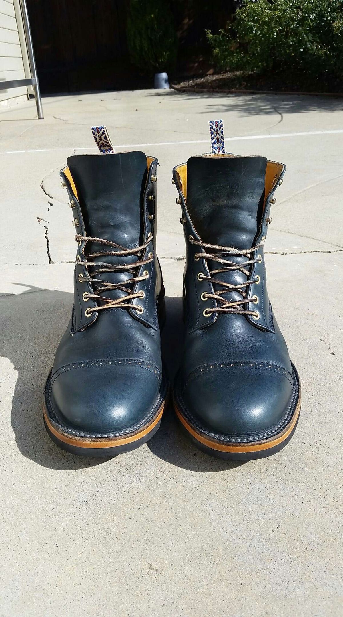 Photo by patinathunderdome on November 2, 2021 of the Unmarked DB Hunter in Horween Navy Chromexcel.