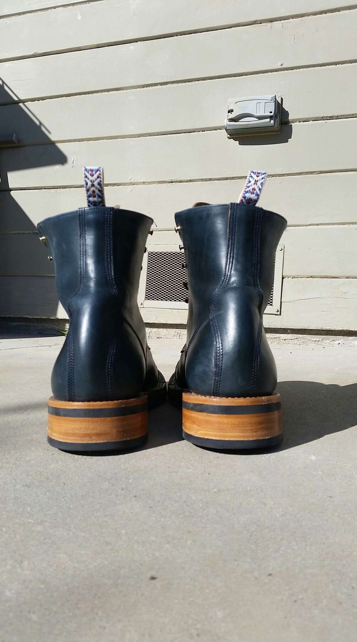 Photo by patinathunderdome on November 2, 2021 of the Unmarked DB Hunter in Horween Navy Chromexcel.