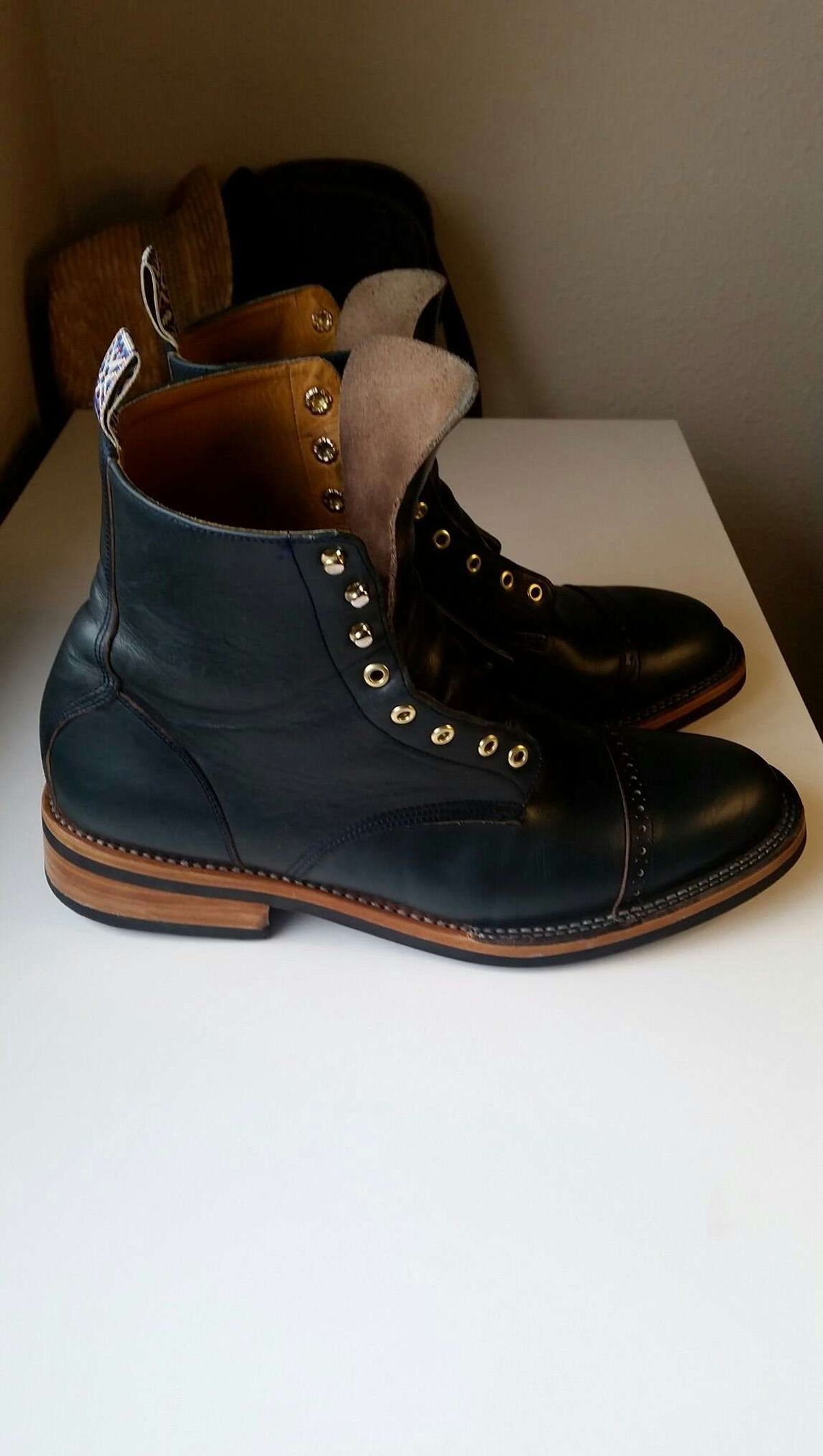 Photo by patinathunderdome on December 3, 2021 of the Unmarked DB Hunter in Horween Navy Chromexcel.