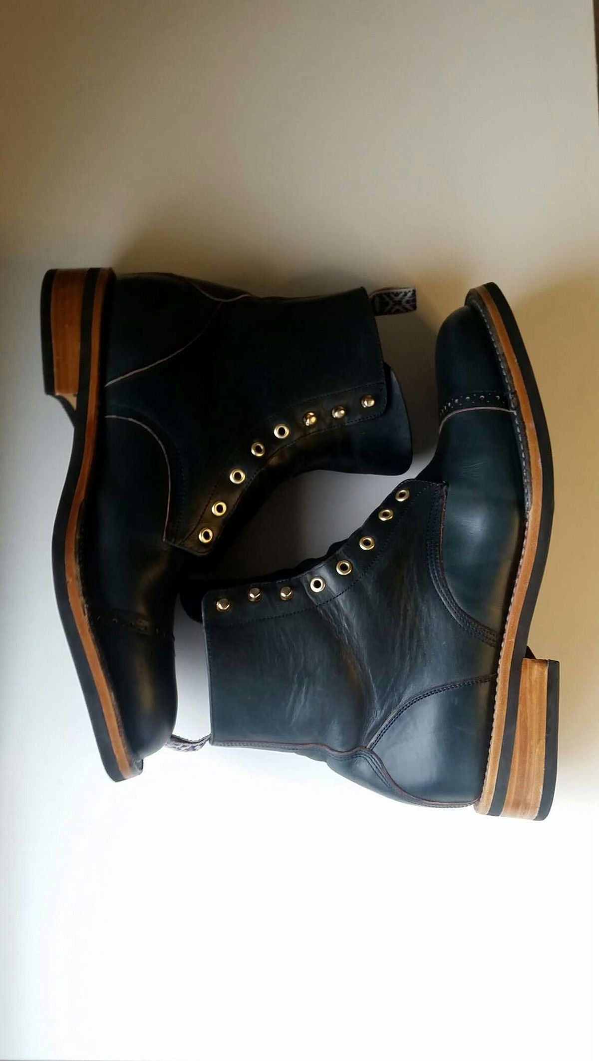 Photo by patinathunderdome on December 3, 2021 of the Unmarked DB Hunter in Horween Navy Chromexcel.