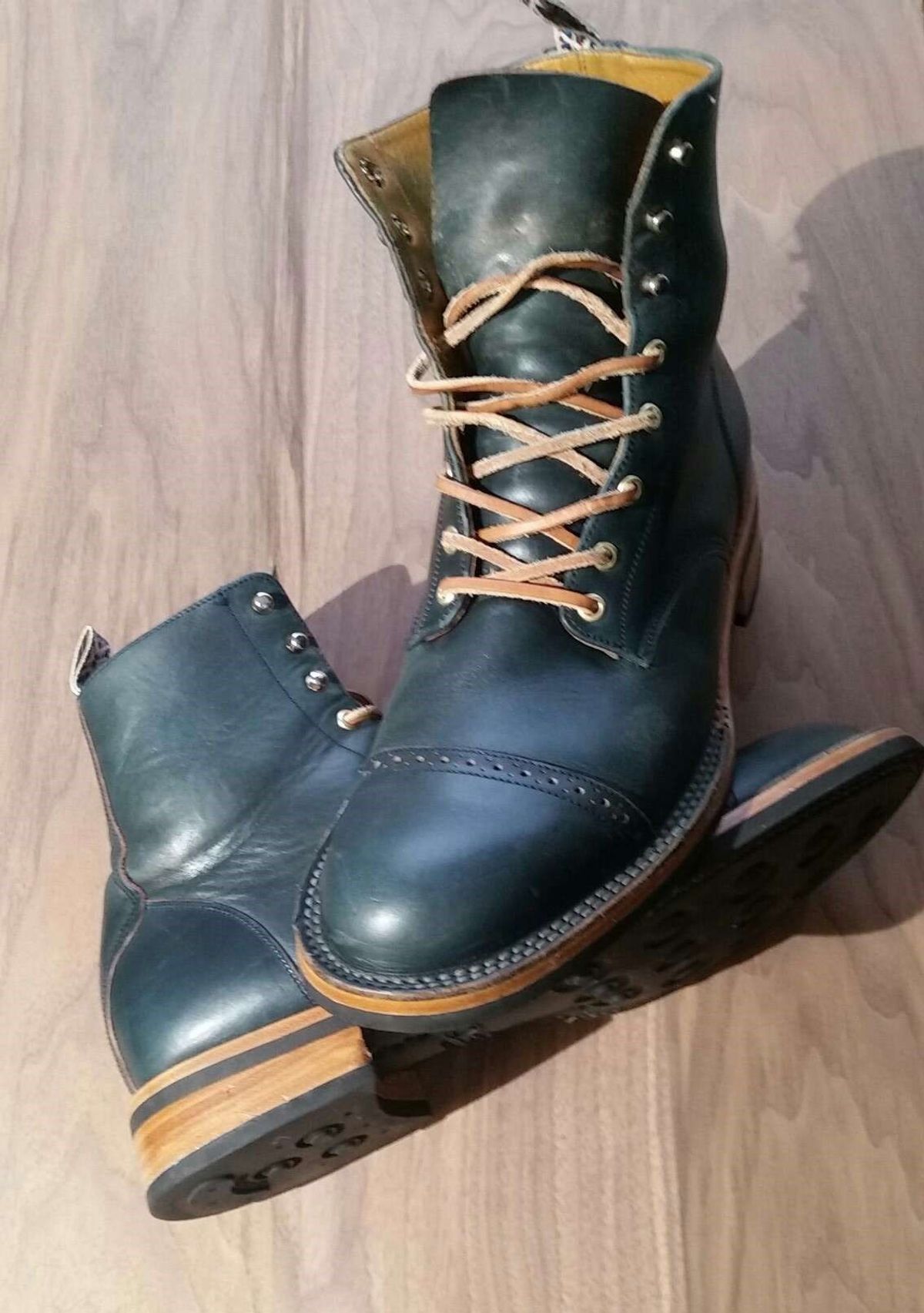 Photo by patinathunderdome on January 5, 2022 of the Unmarked DB Hunter in Horween Navy Chromexcel.