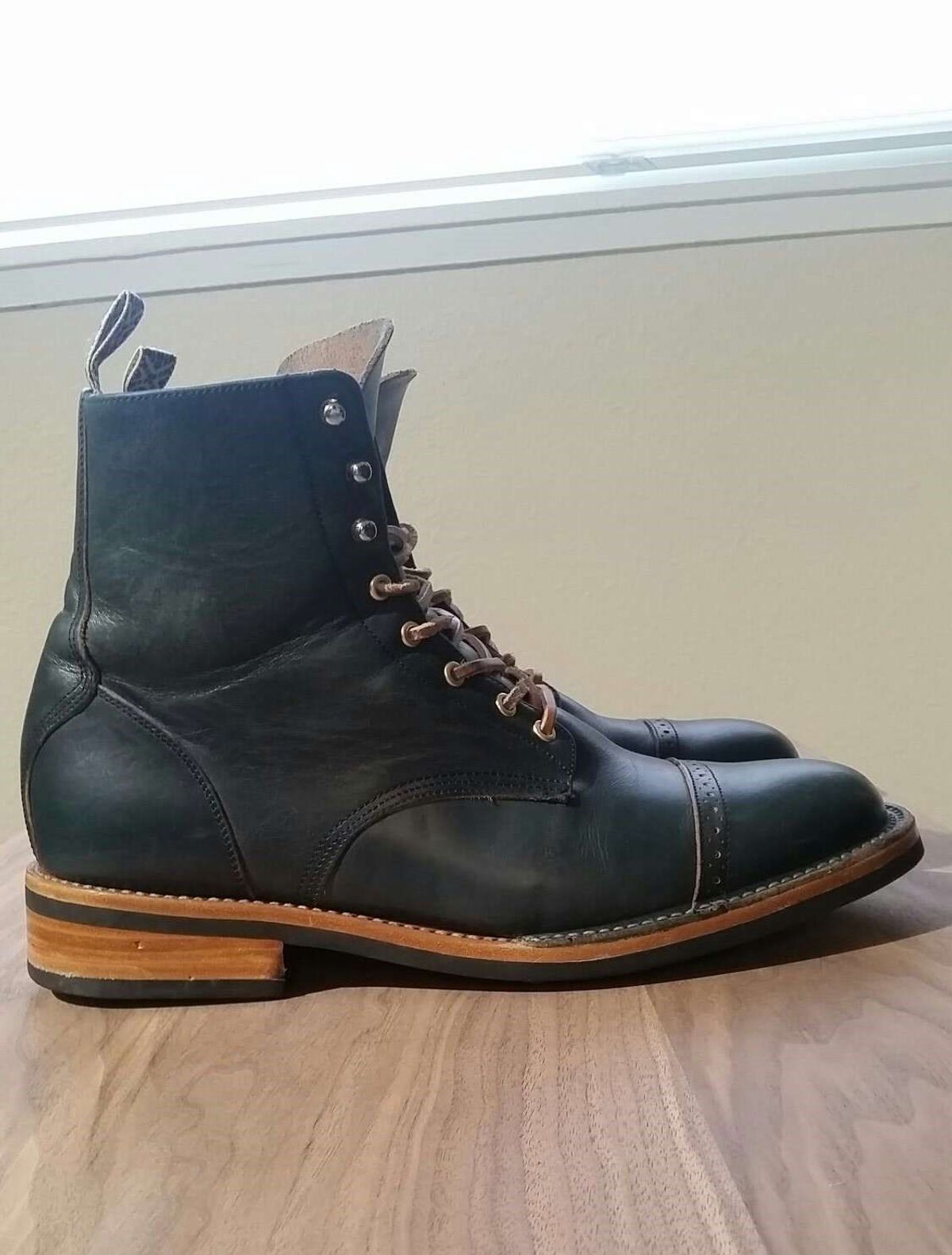 Photo by patinathunderdome on January 5, 2022 of the Unmarked DB Hunter in Horween Navy Chromexcel.