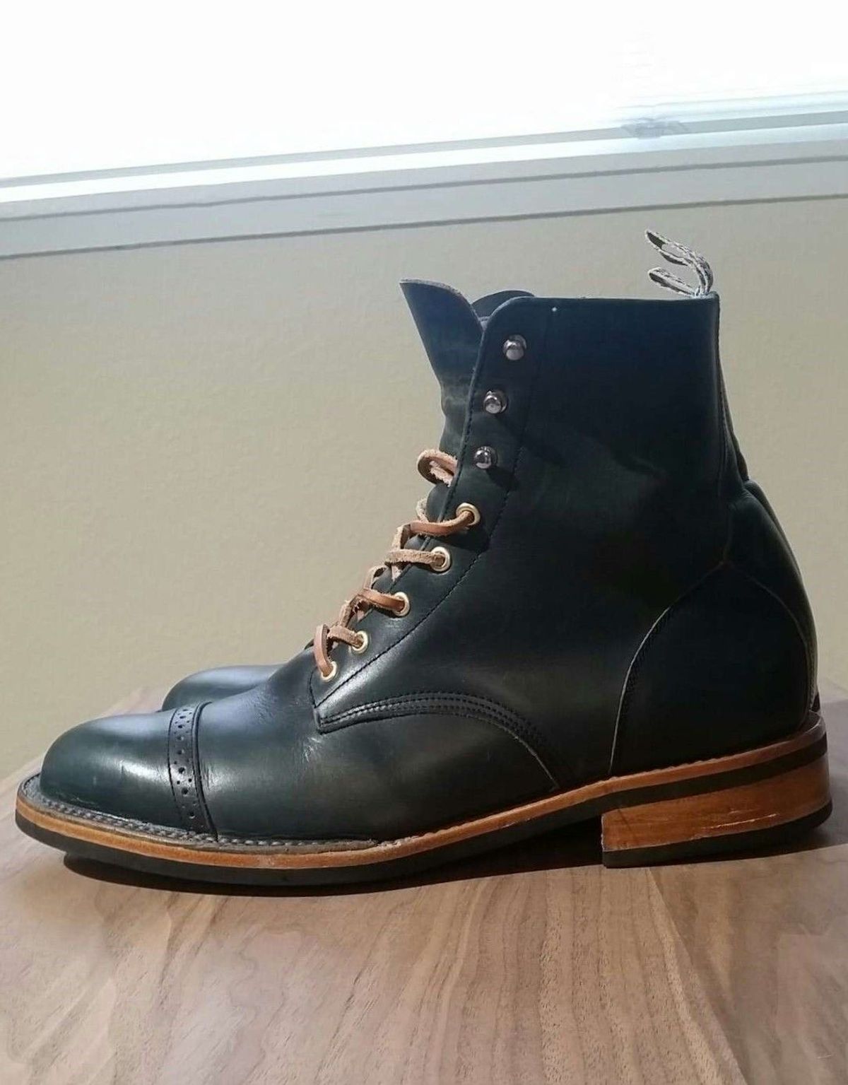 Photo by patinathunderdome on January 5, 2022 of the Unmarked DB Hunter in Horween Navy Chromexcel.