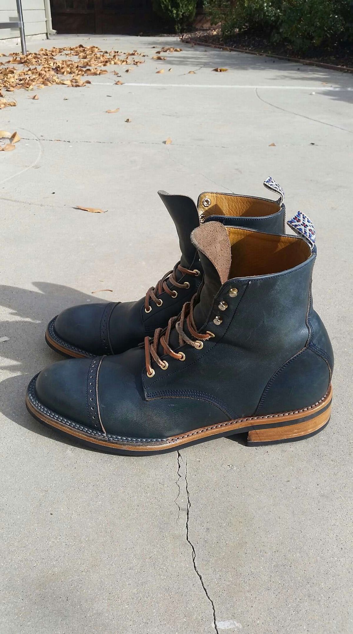 Photo by patinathunderdome on February 3, 2022 of the Unmarked DB Hunter in Horween Navy Chromexcel.