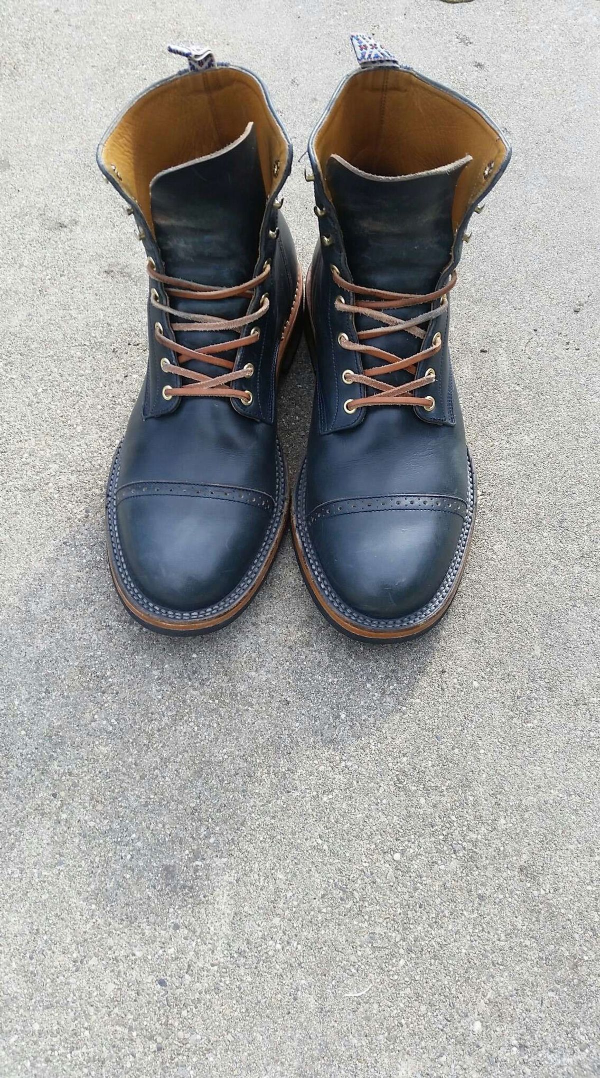 Photo by patinathunderdome on February 3, 2022 of the Unmarked DB Hunter in Horween Navy Chromexcel.