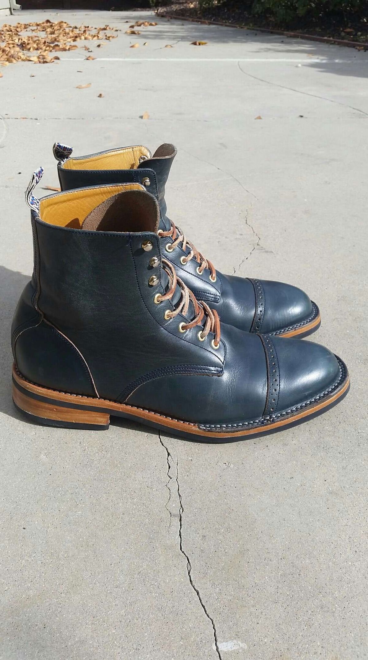 Photo by patinathunderdome on February 3, 2022 of the Unmarked DB Hunter in Horween Navy Chromexcel.