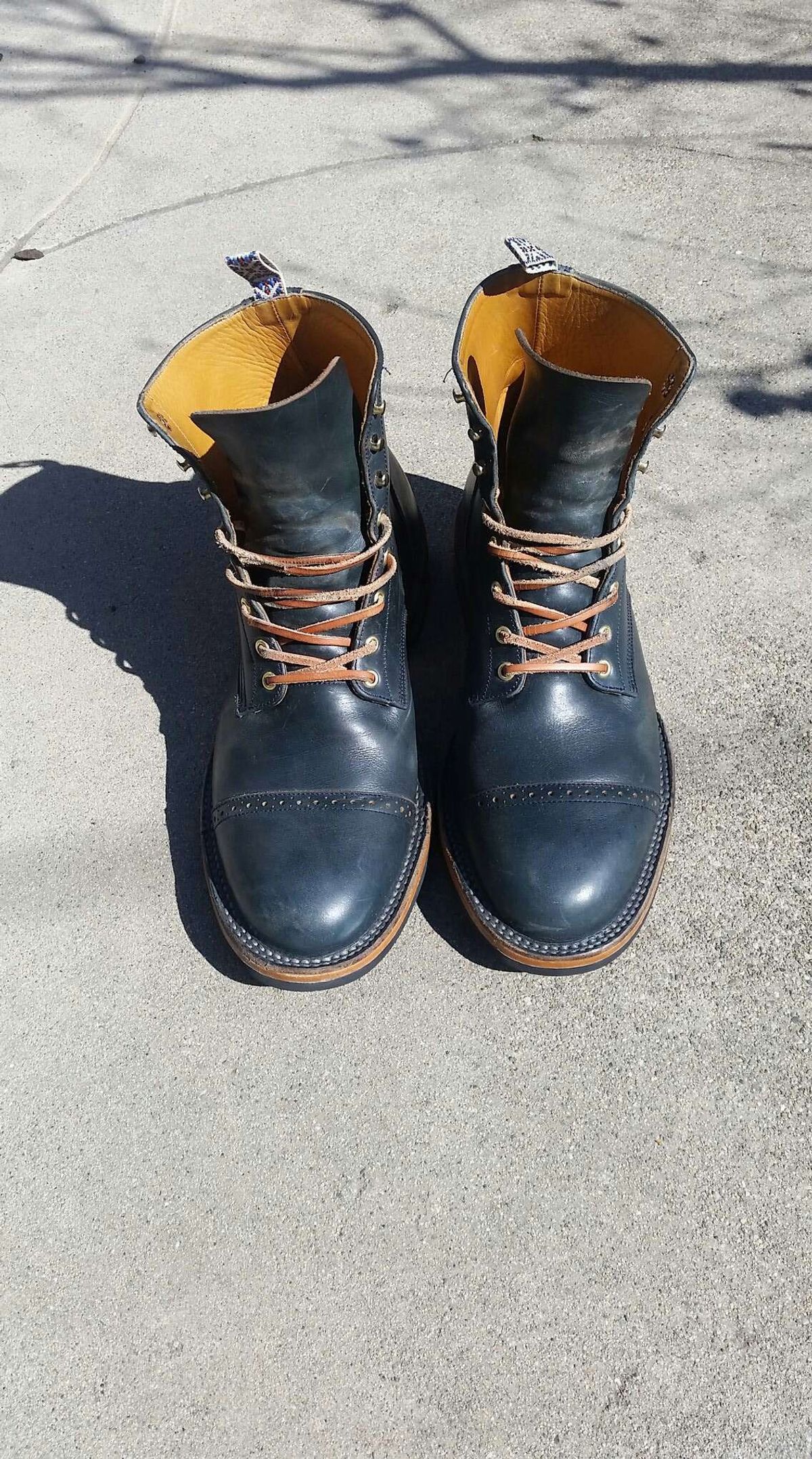 Photo by patinathunderdome on March 5, 2022 of the Unmarked DB Hunter in Horween Navy Chromexcel.