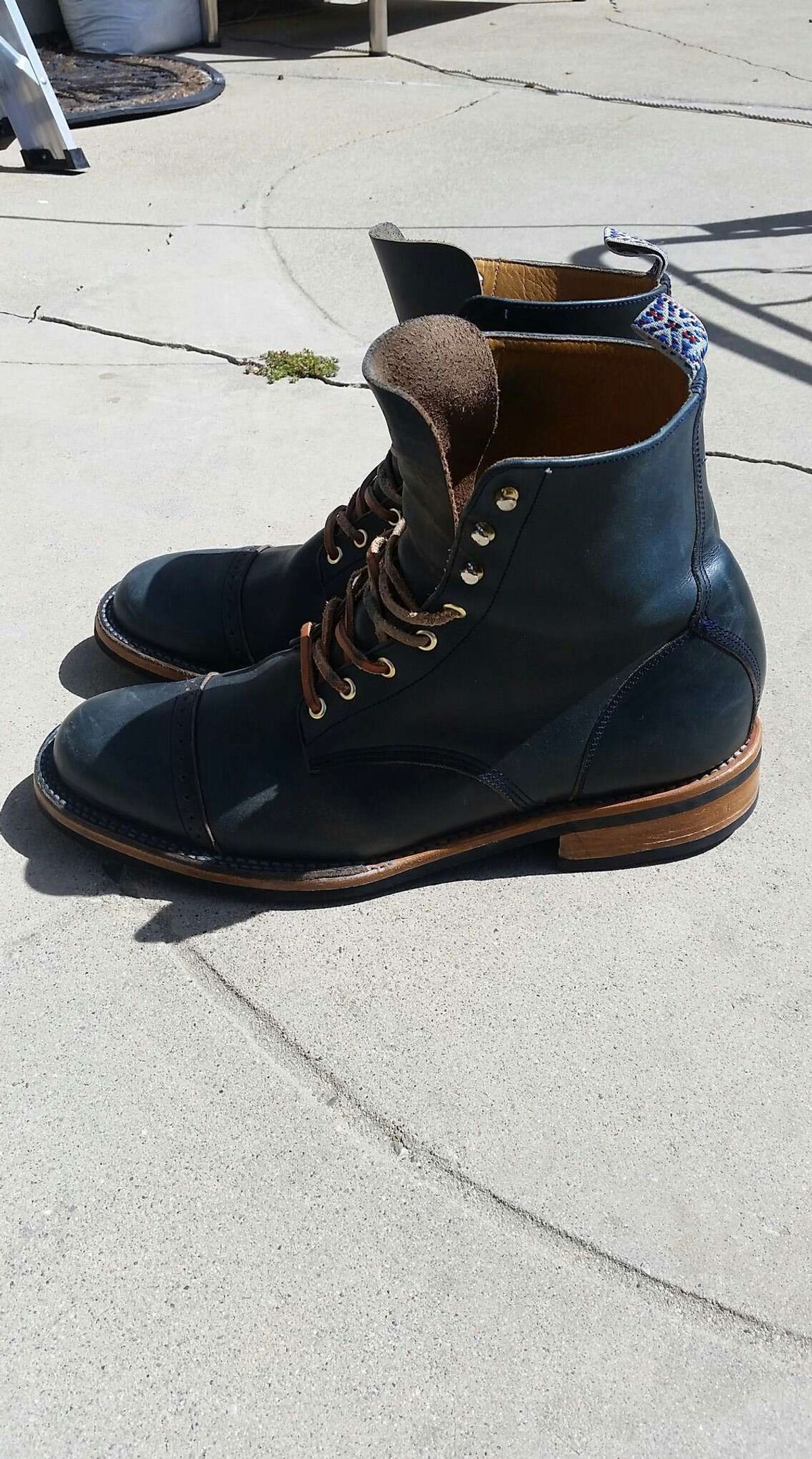 Photo by patinathunderdome on April 5, 2022 of the Unmarked DB Hunter in Horween Navy Chromexcel.