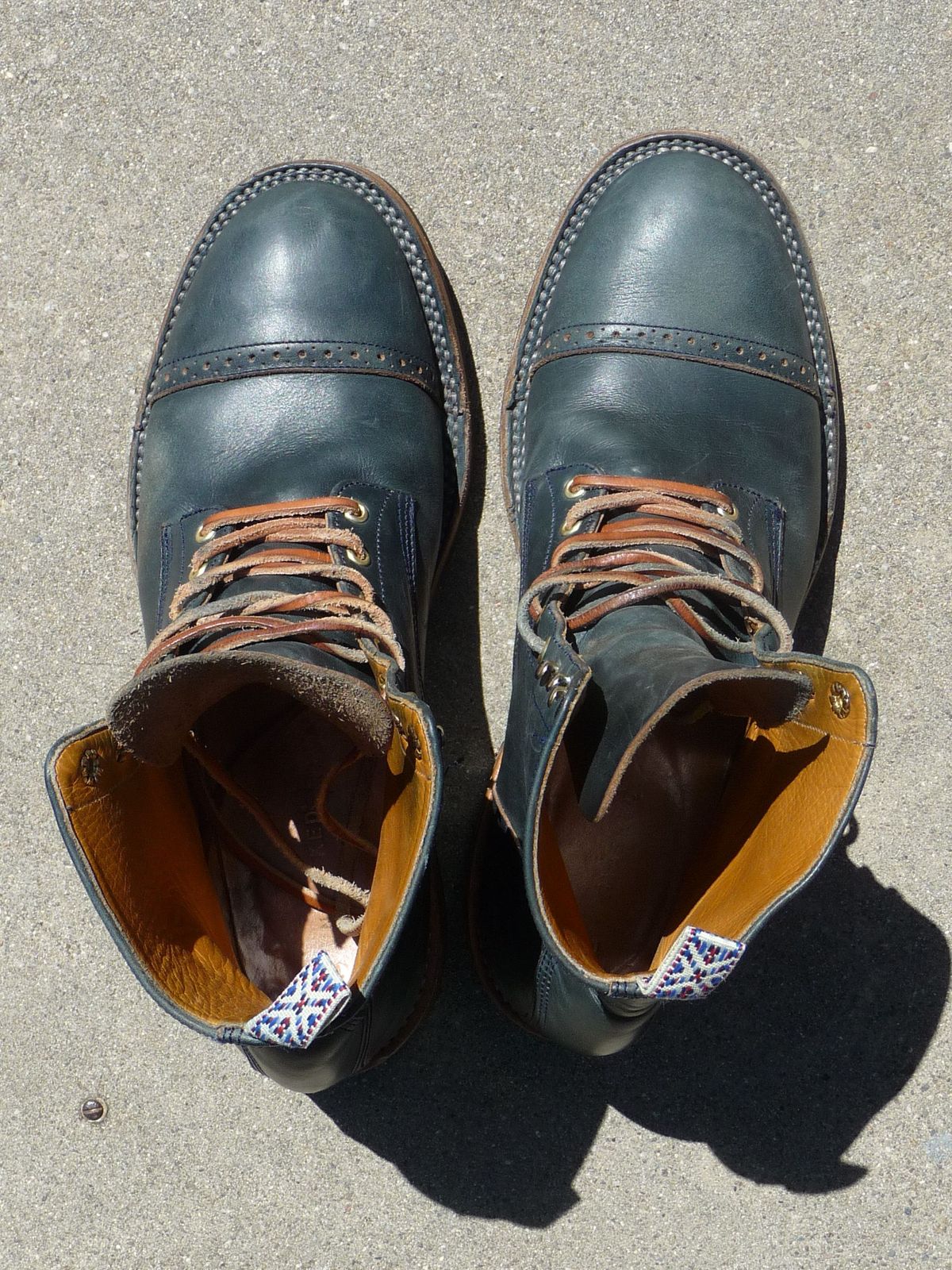 Photo by patinathunderdome on May 5, 2022 of the Unmarked DB Hunter in Horween Navy Chromexcel.