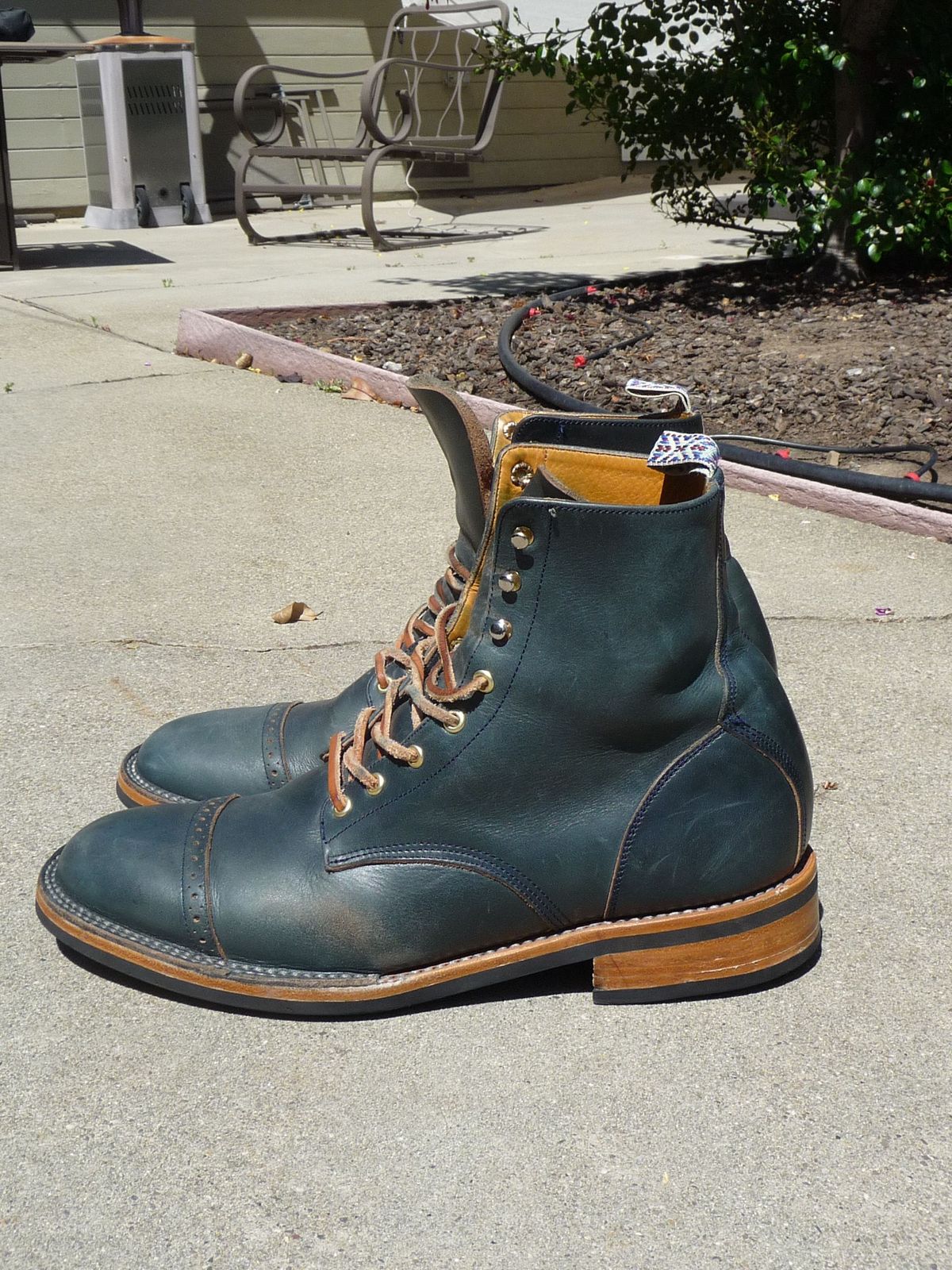 Photo by patinathunderdome on May 5, 2022 of the Unmarked DB Hunter in Horween Navy Chromexcel.