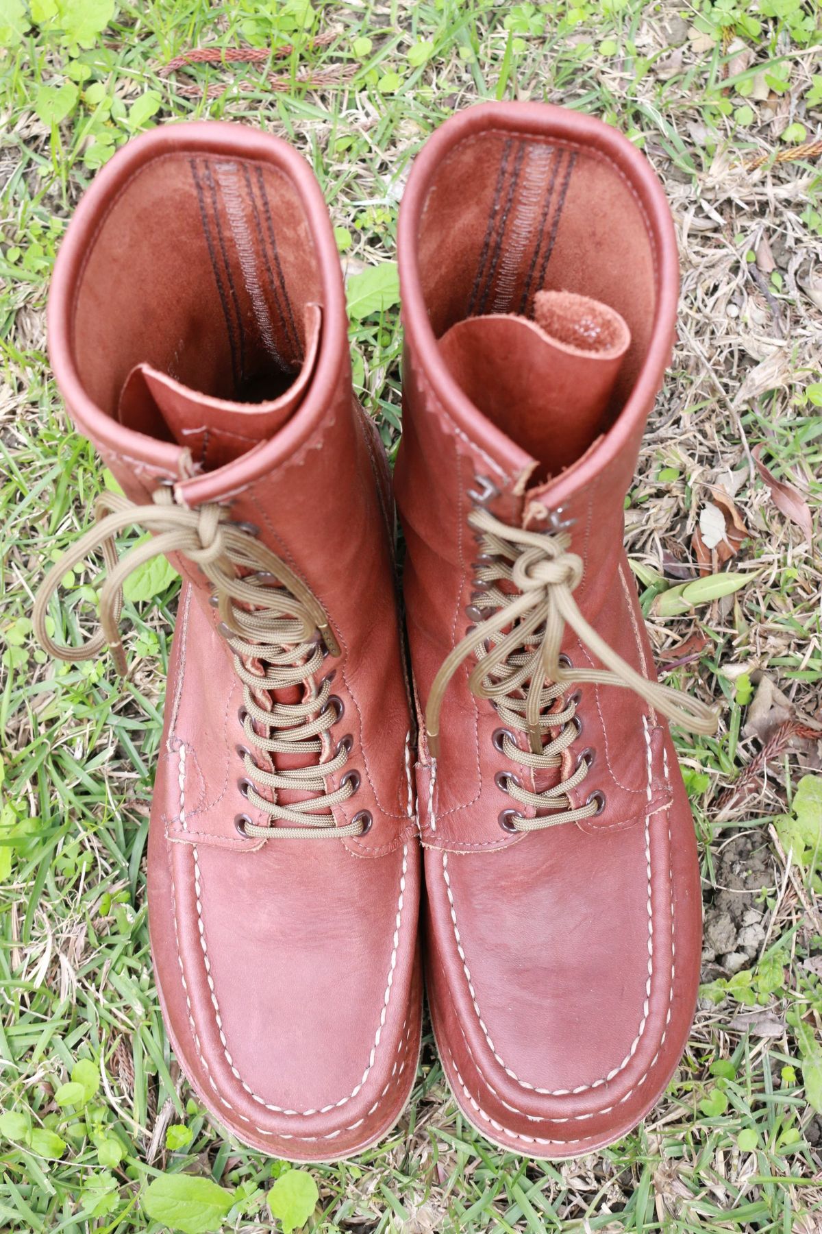 Photo by patinathunderdome on January 4, 2022 of the Russell Moccasin Co. Bird Shooter in Brown Oil Tan.