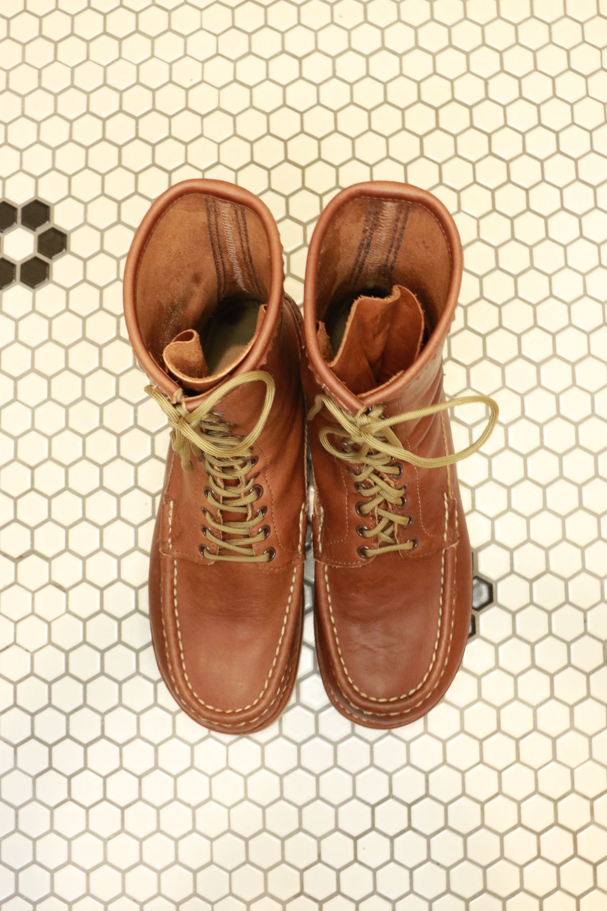 Photo by patinathunderdome on February 3, 2022 of the Russell Moccasin Co. Bird Shooter in Brown Oil Tan.