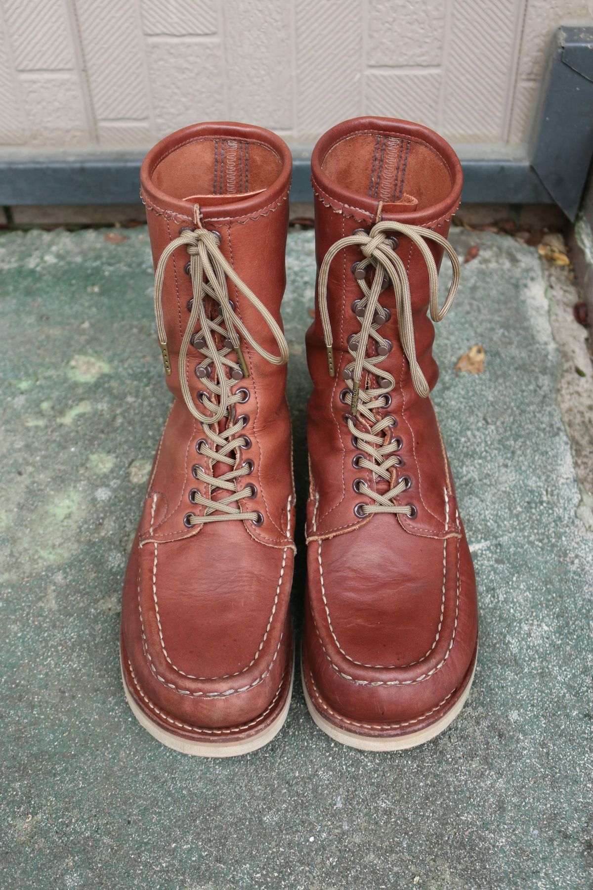 Photo by patinathunderdome on May 5, 2022 of the Russell Moccasin Co. Bird Shooter in Brown Oil Tan.