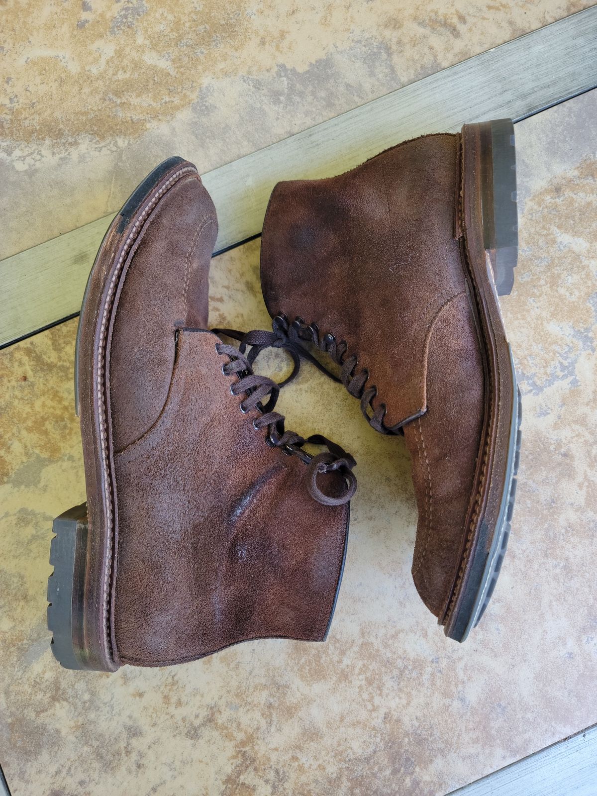 Photo by patinathunderdome on May 6, 2022 of the Alden Indy Boot in Horween Tobacco Chamois Roughout.