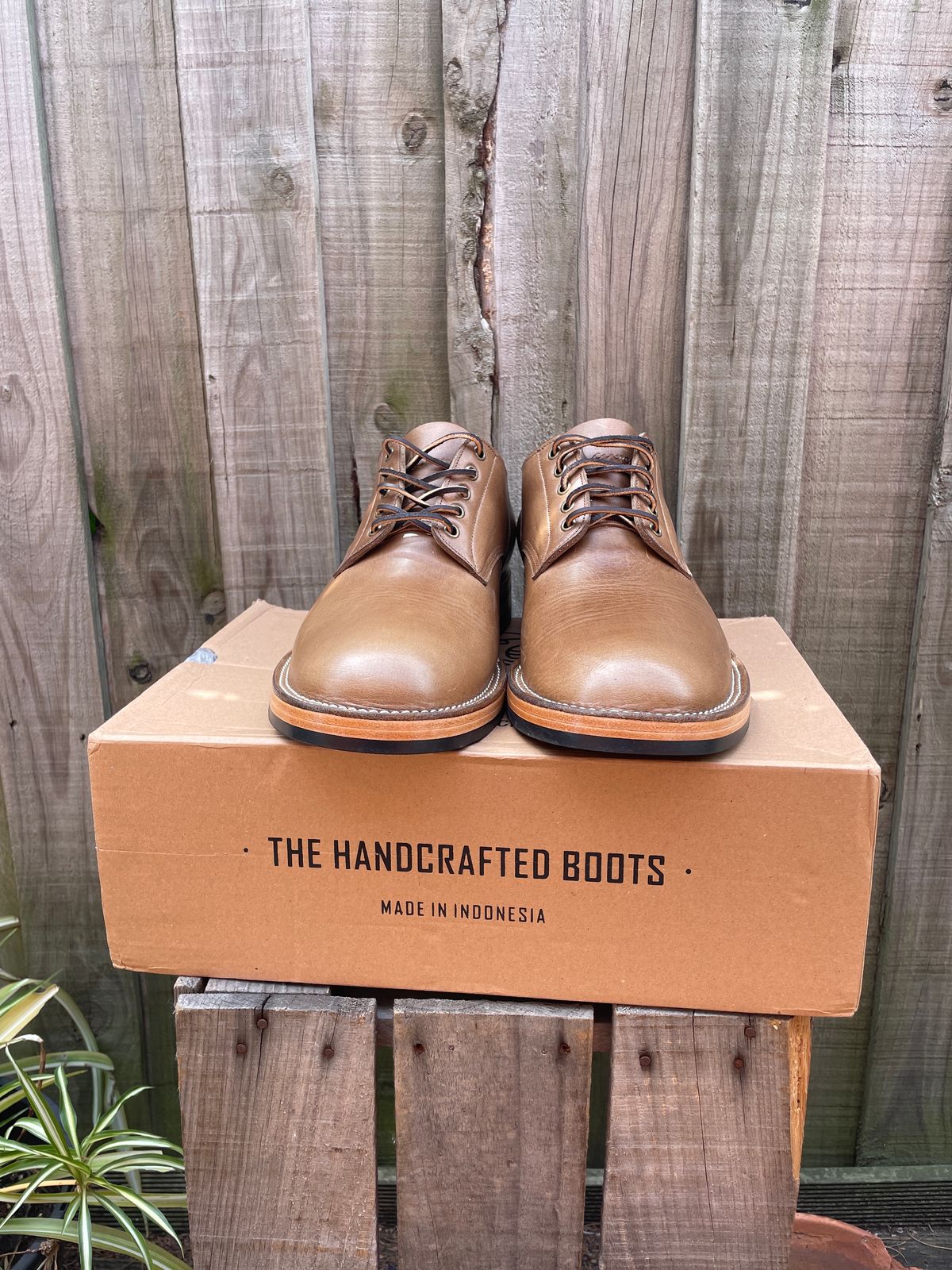 Photo by patinathunderdome on November 2, 2023 of the Monroe 38918 in Horween Natural Chromexcel.