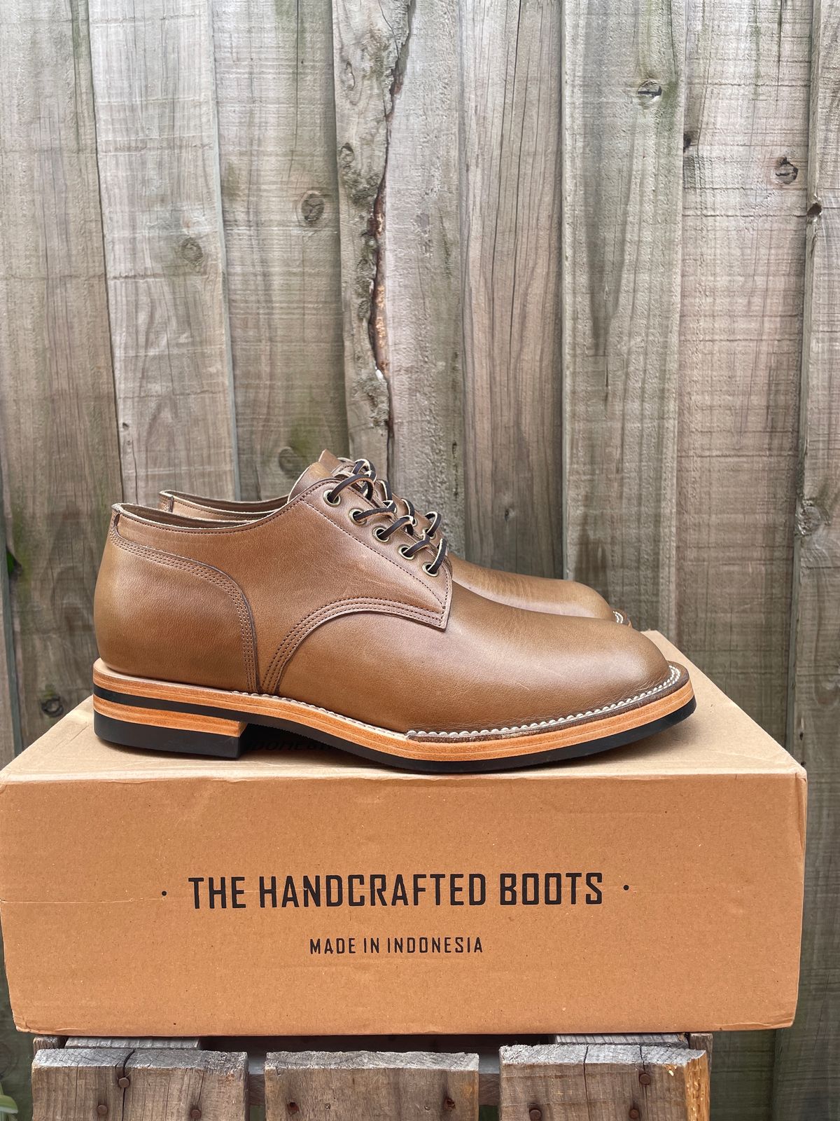 Photo by patinathunderdome on November 2, 2023 of the Monroe 38918 in Horween Natural Chromexcel.